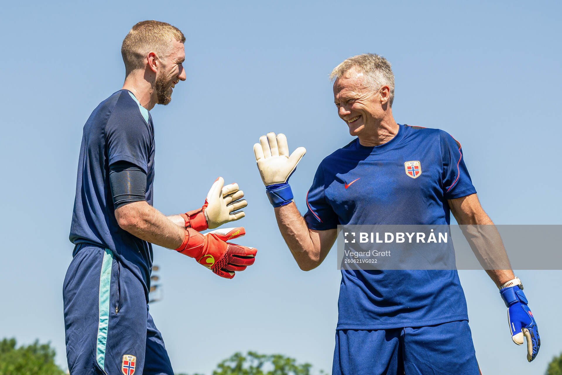 Goalkeeper Egil Selvik and goalkeeper coach Frode Grodås