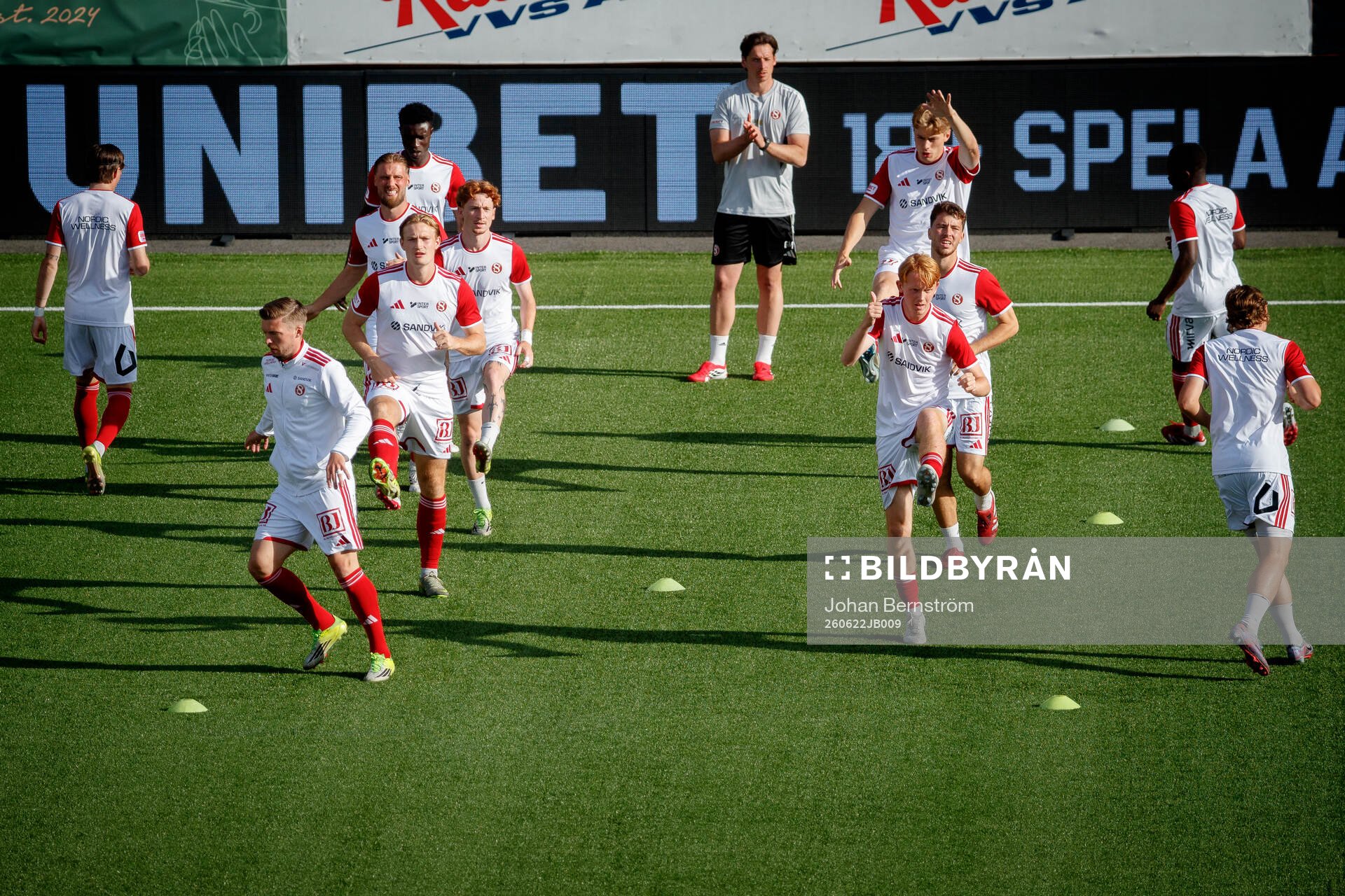 Sandvikens spelare värmer upp