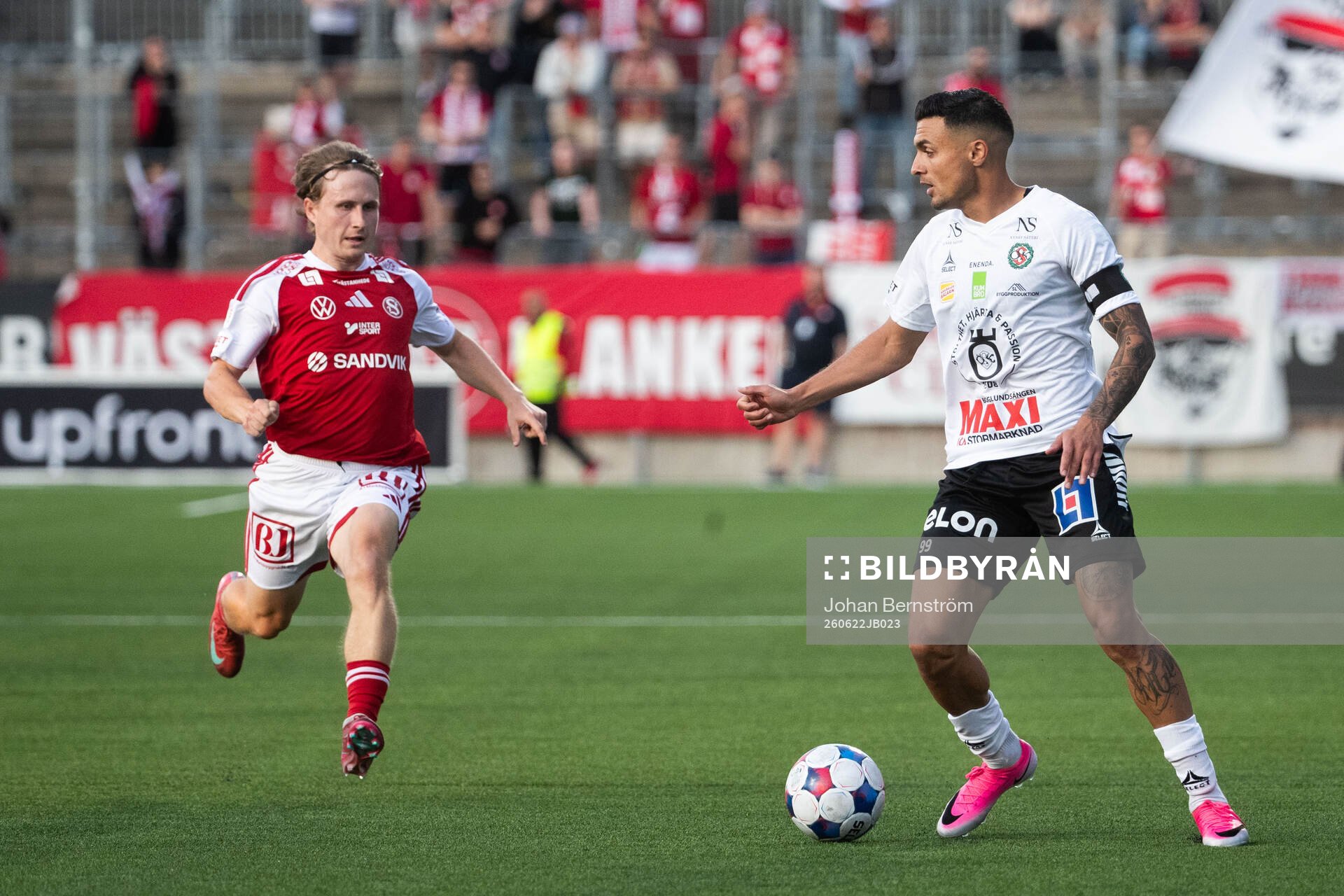 Sandvikens Victor Backman och Örebros Ahmed Yasin