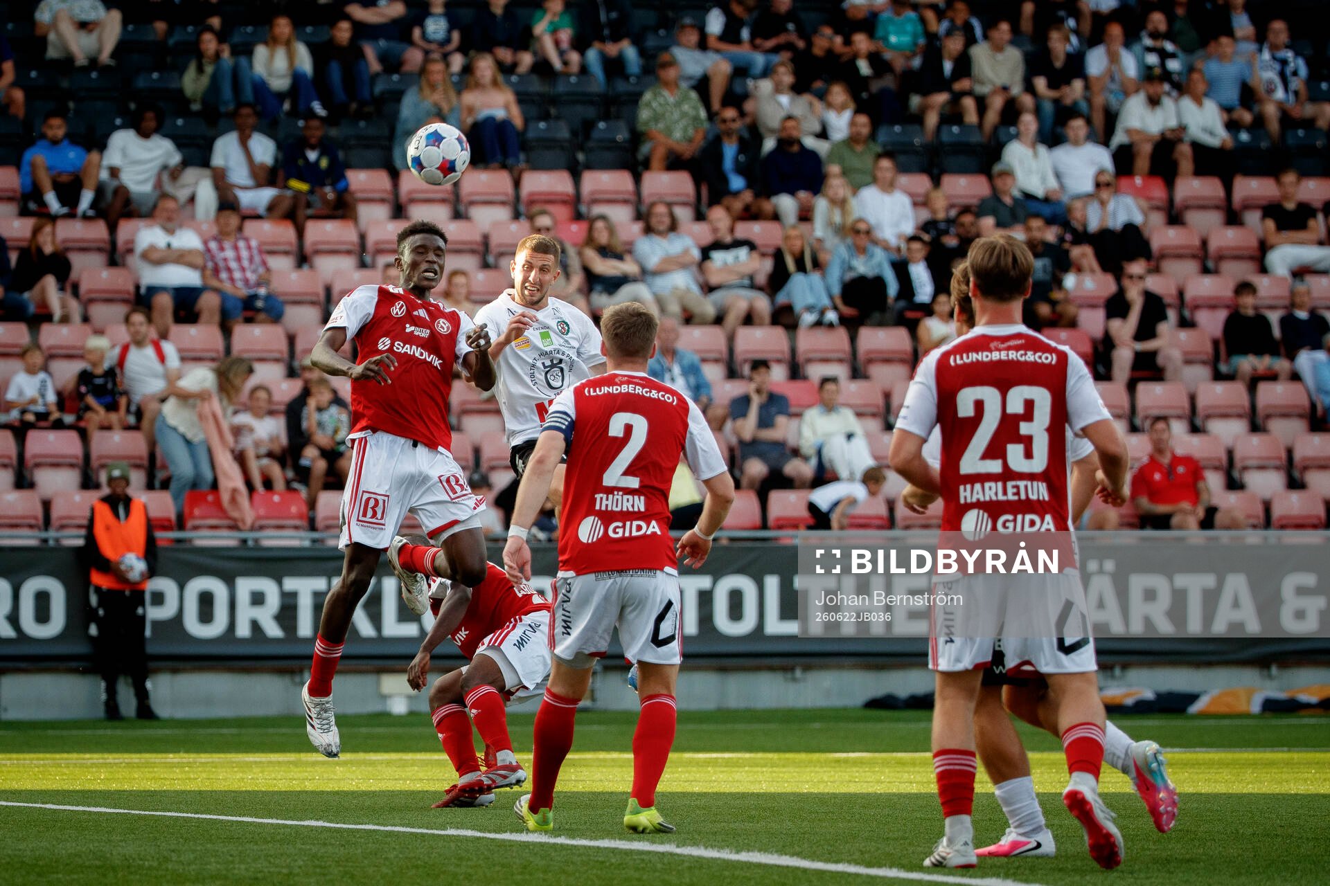 Sandvikens Valassina Solo Diomande och Örebros Giuseppe