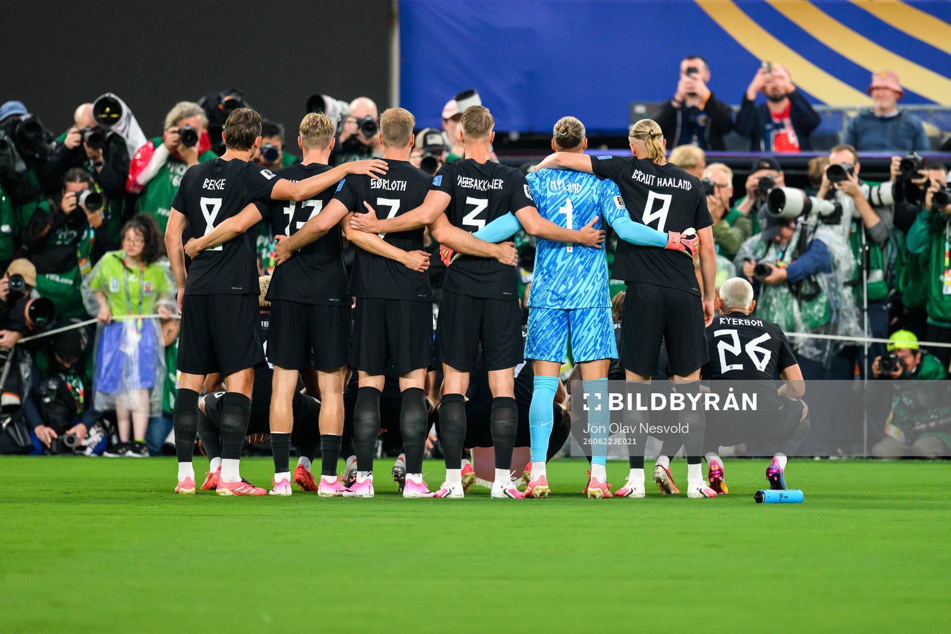 The starting eleven of Norway pose for a photo