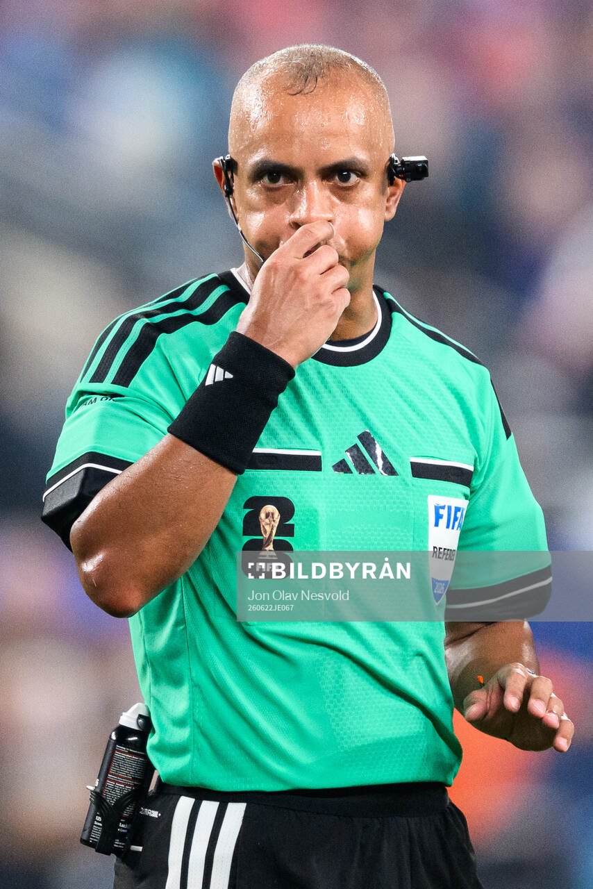 Referee Wilton Sampaio