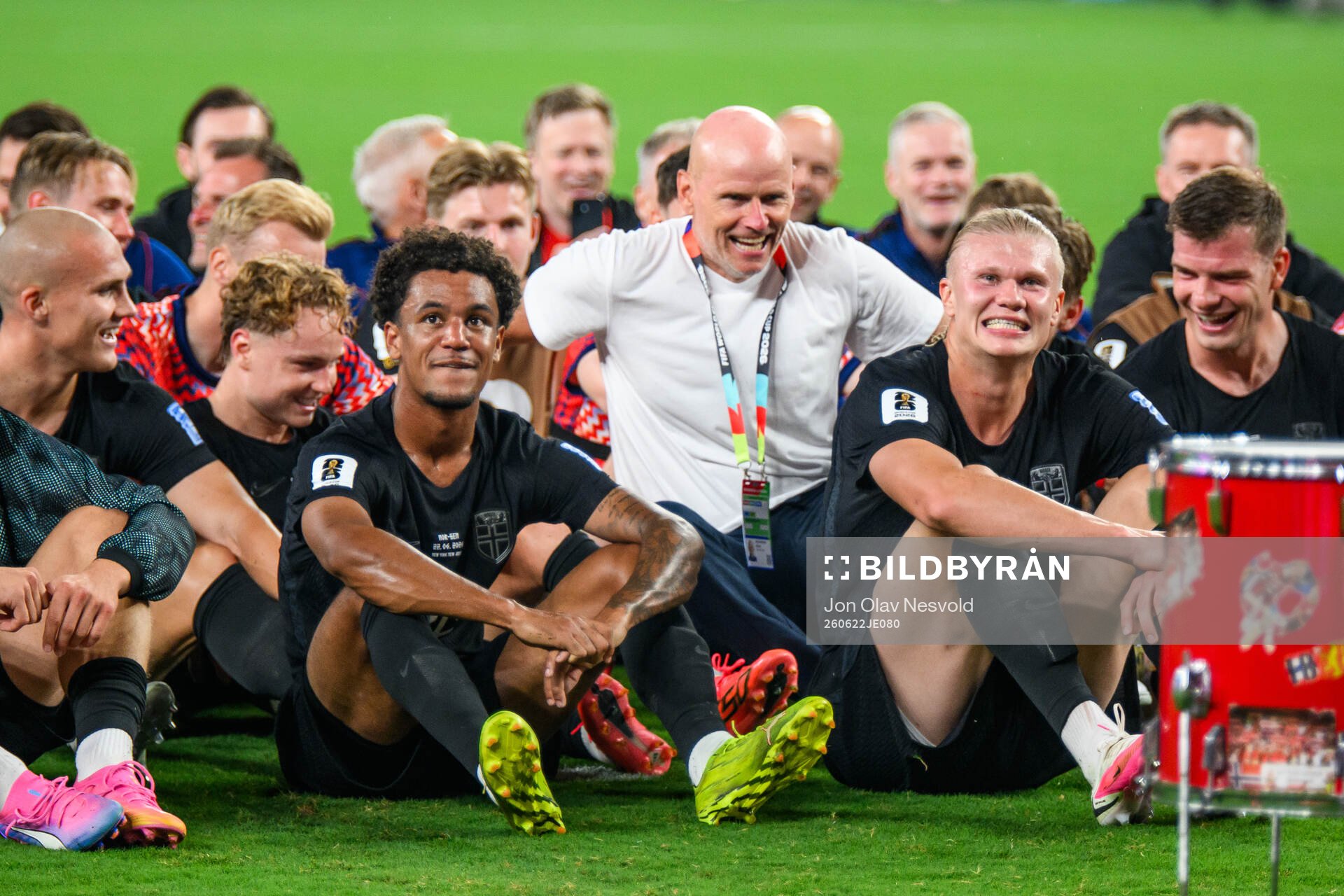 Oscar Bobb, Head coach Ståle Solbakken and Erling Braut