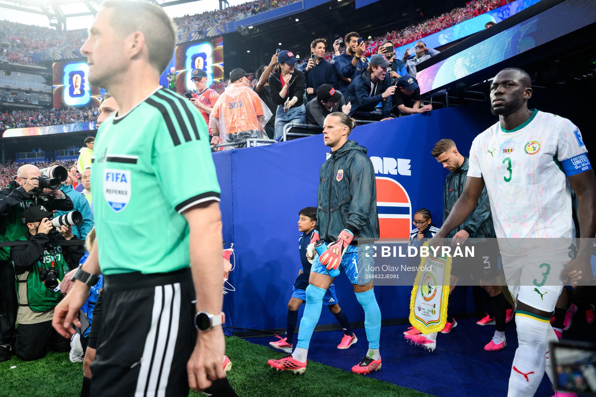 goalkeeper Ørjan Nyland of Norway and Kalidou Koulibaly of