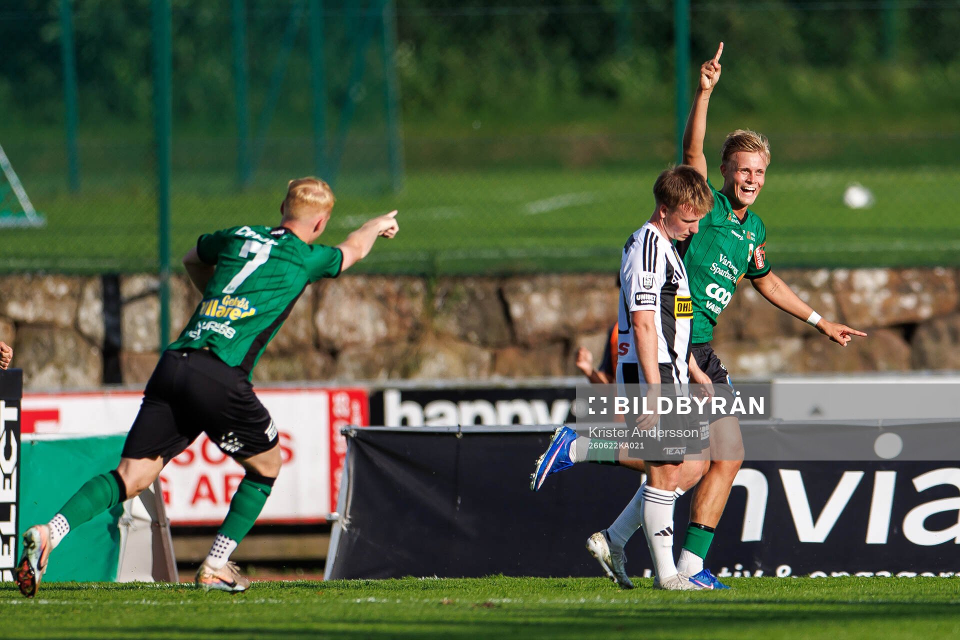 Varbergs Edvin Tellgren jublar eftet 2-1
