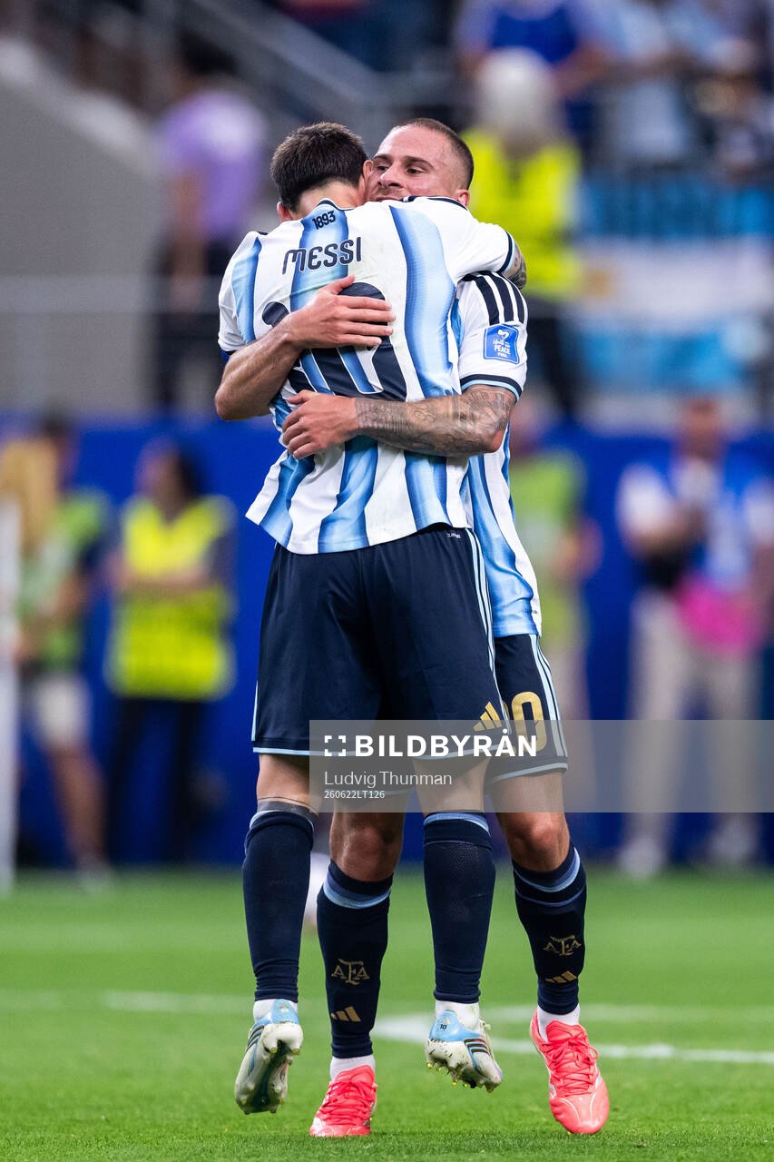 Alexis Mac Allister and Lionel Messi of Argentina celebrate