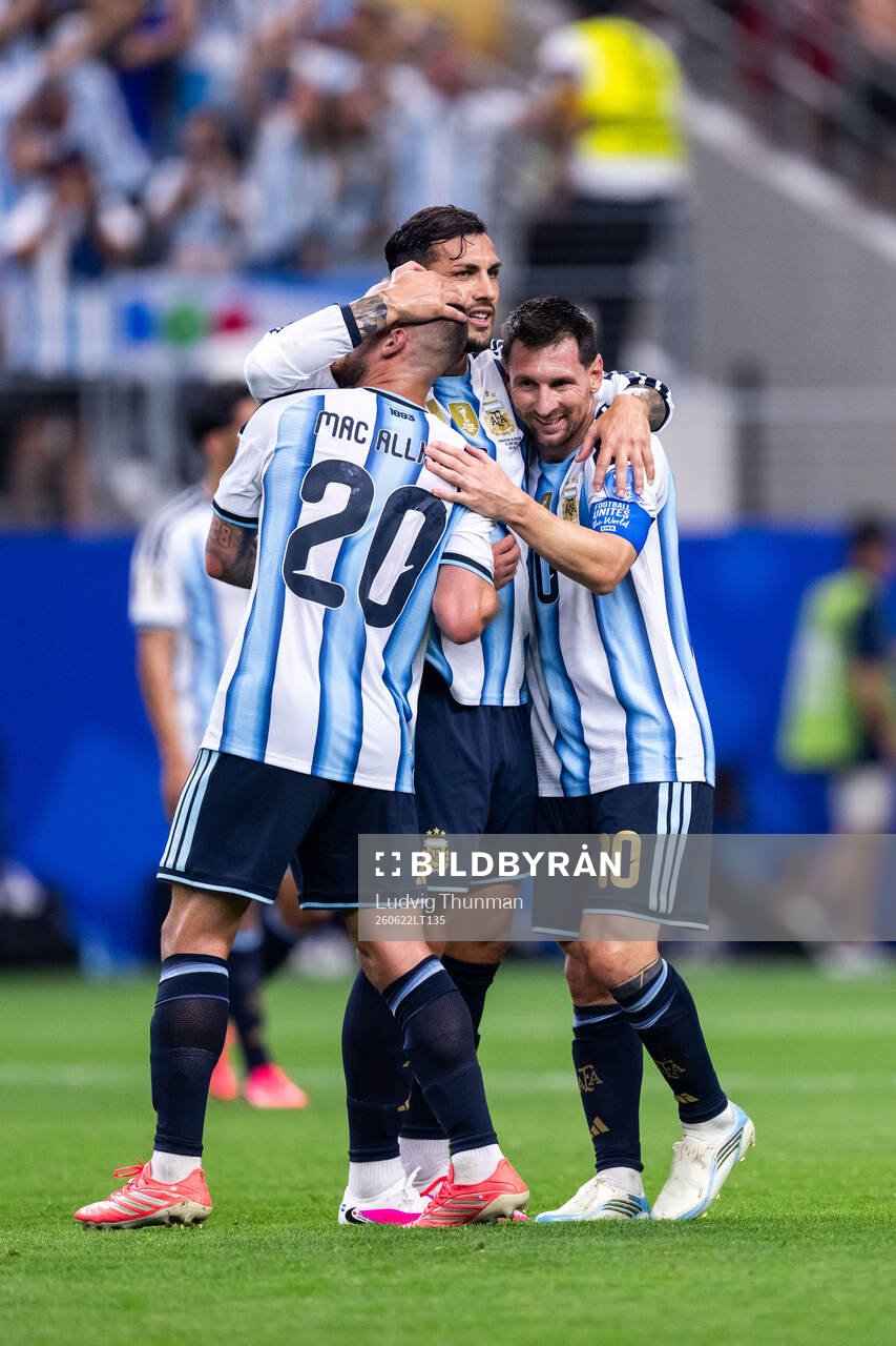 Alexis Mac Allister, Leandro Paredes and Lionel Messi of