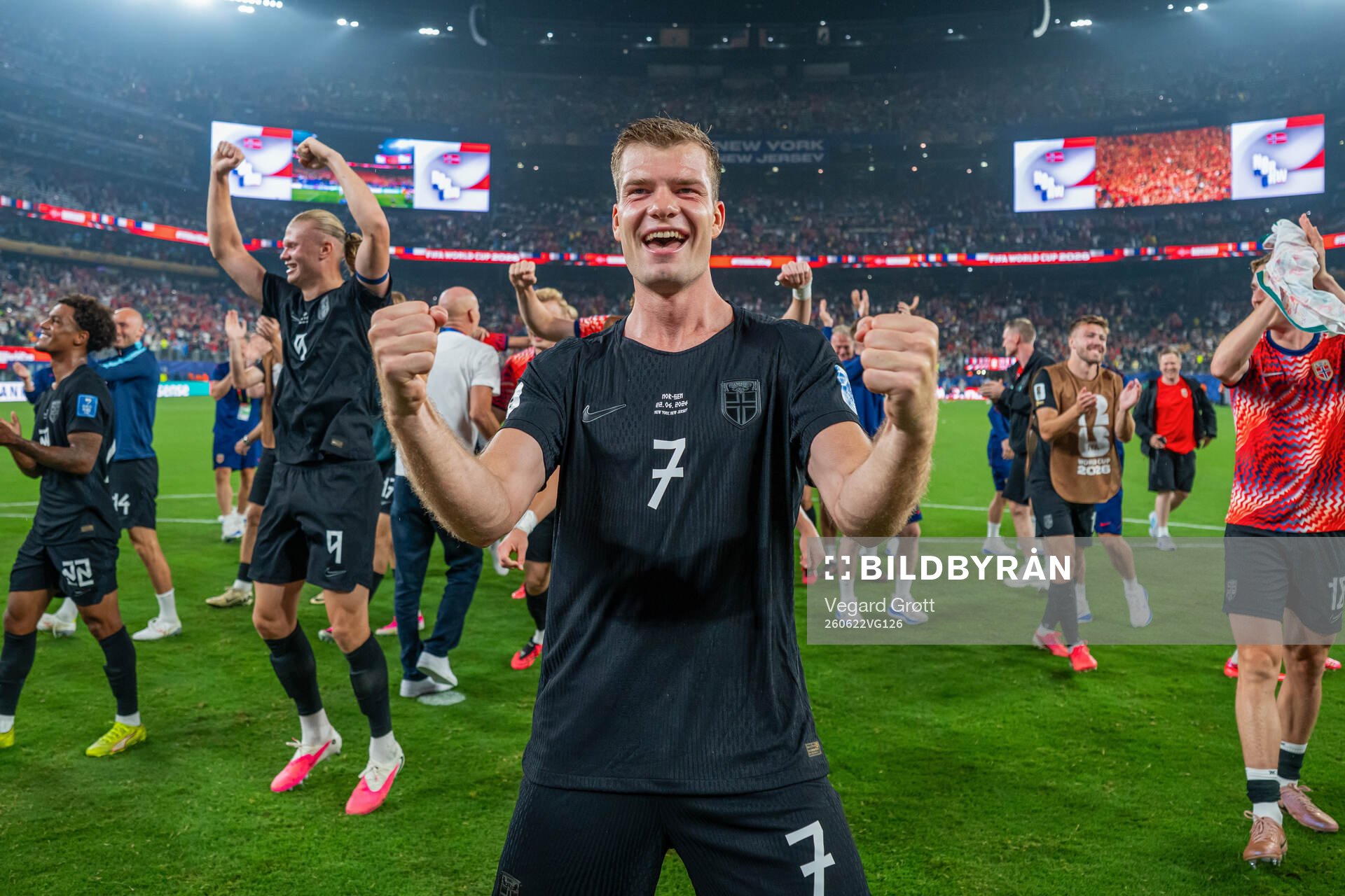 Alexander Sørloth and players of Norway celebrate