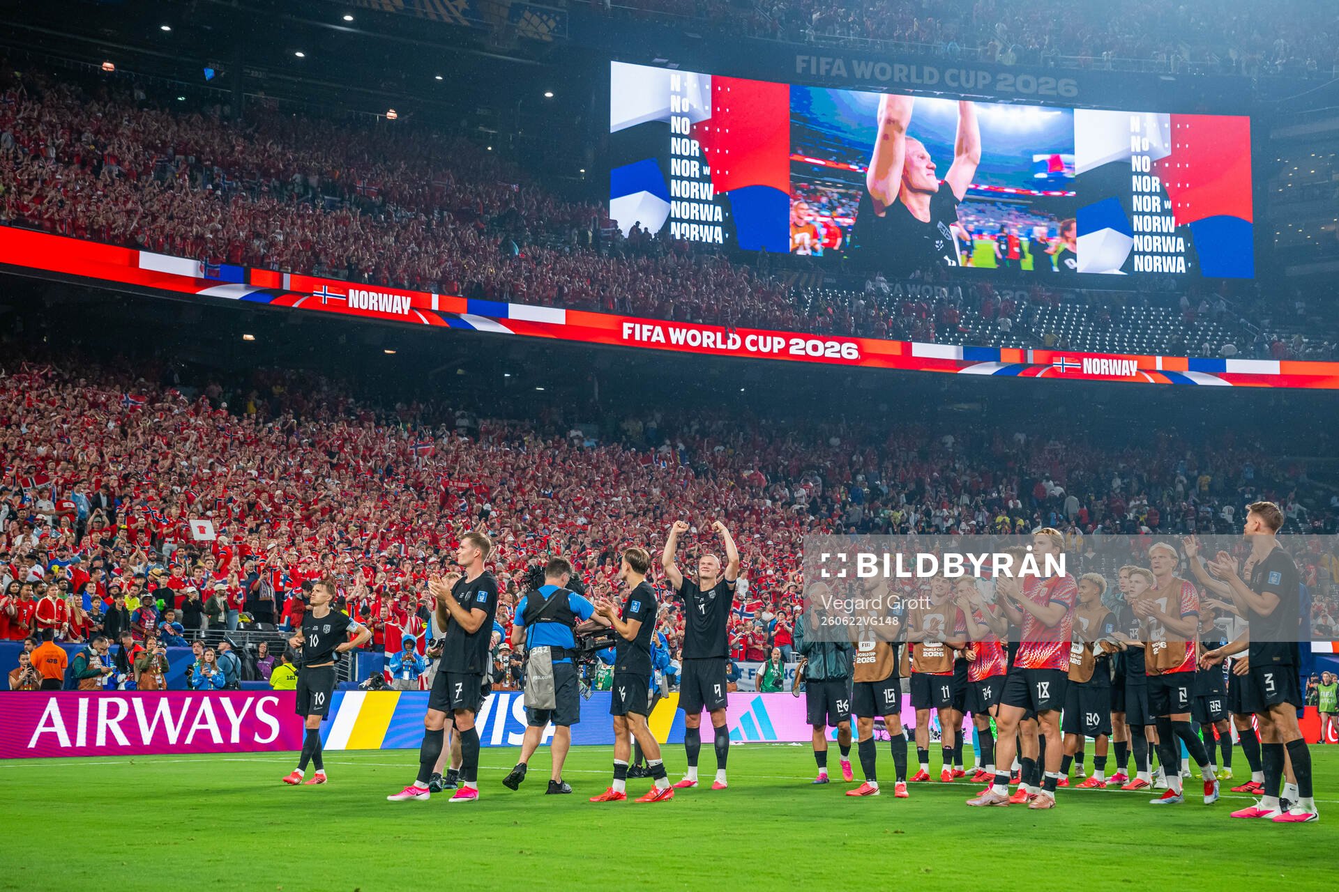 Erling Braut Haaland and players of Norway celebrate