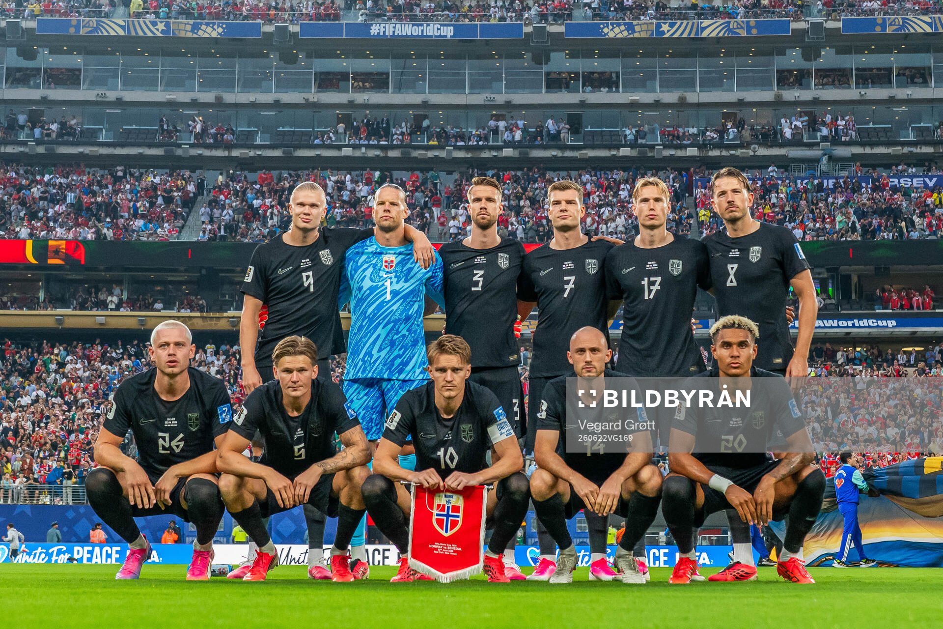 The starting eleven of Norway pose for a team photo