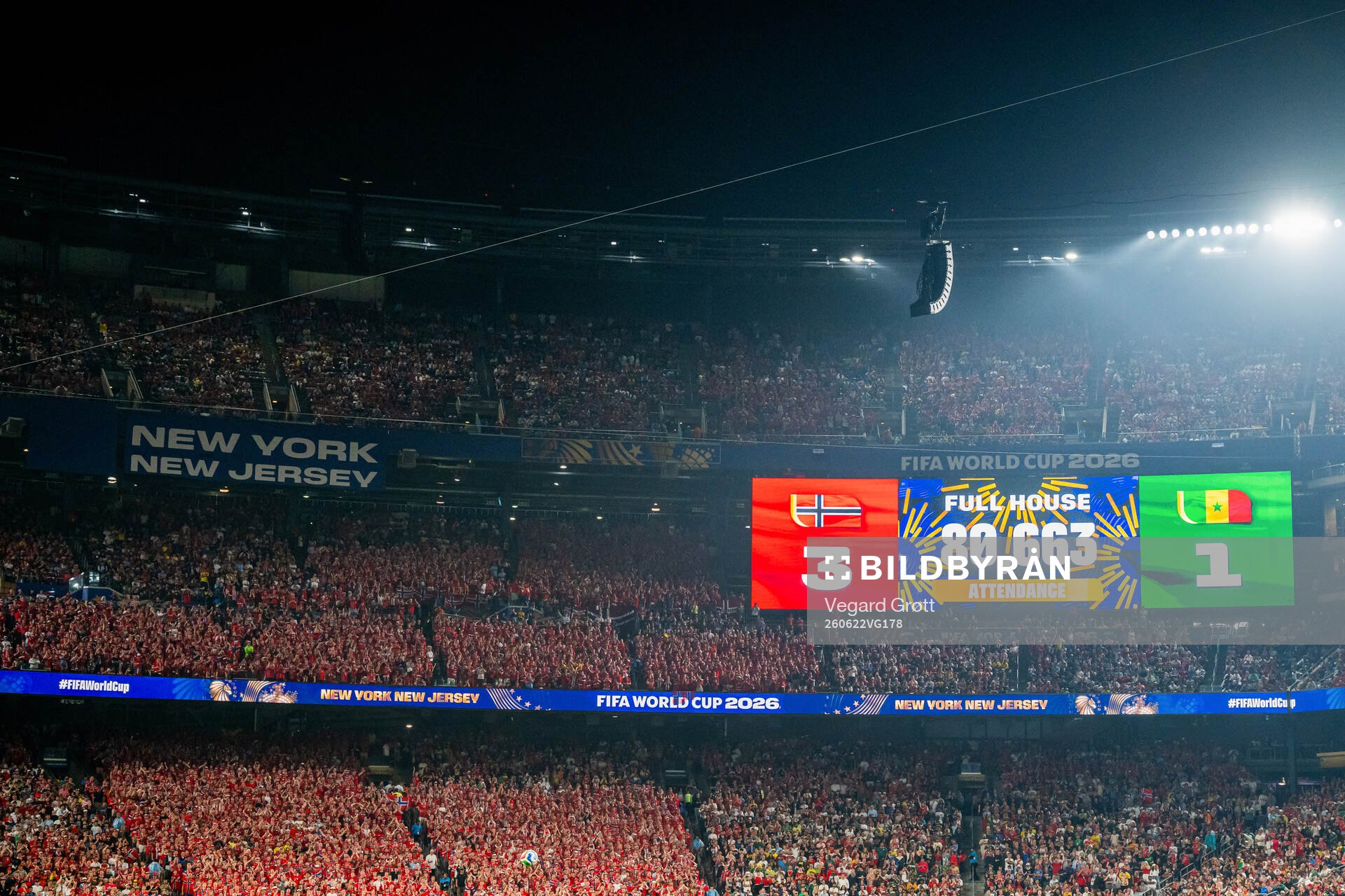 A screen shows the attendance