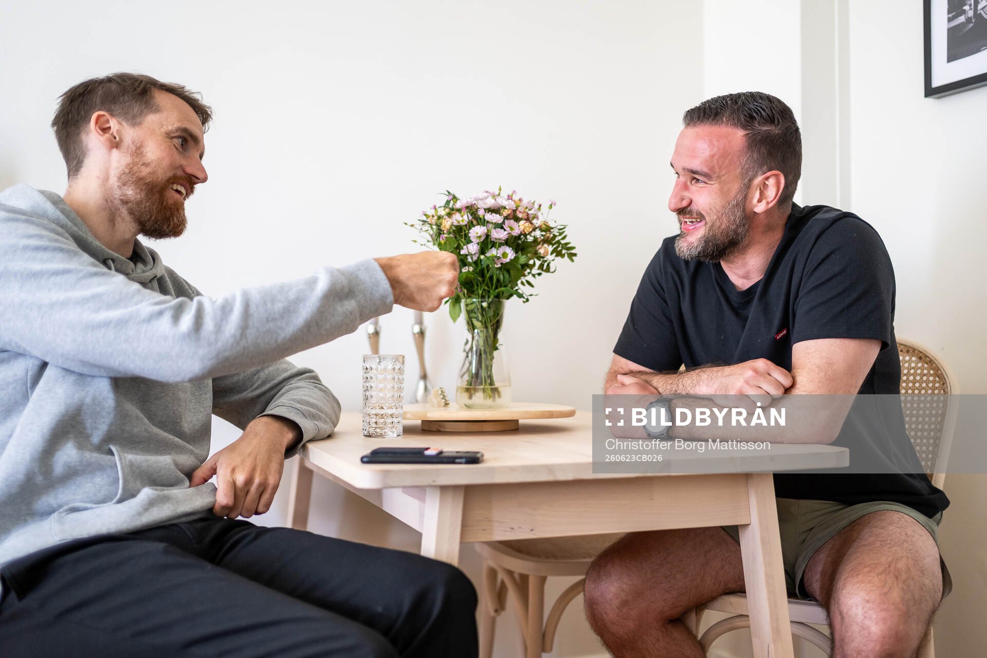 Sydsvenskans reporter Fredrik Palmqvist och Anes Mravac