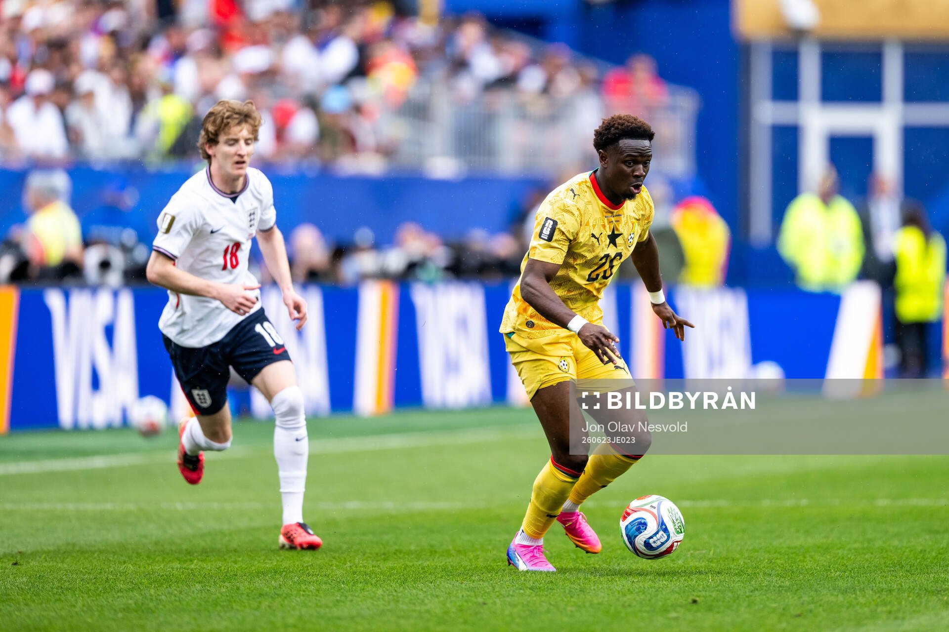 Anthony Gordon of England and Marvin Senaya of Ghana