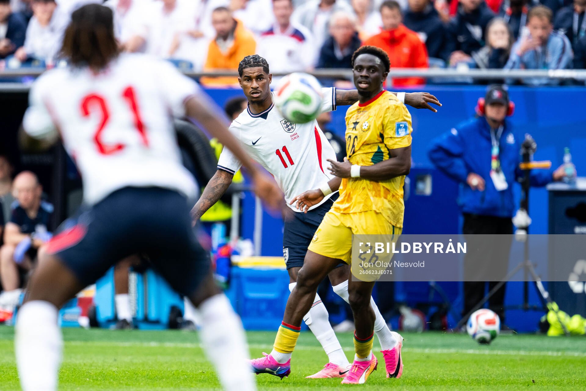 Marcus Rashford of England and Marvin Senaya of Ghana