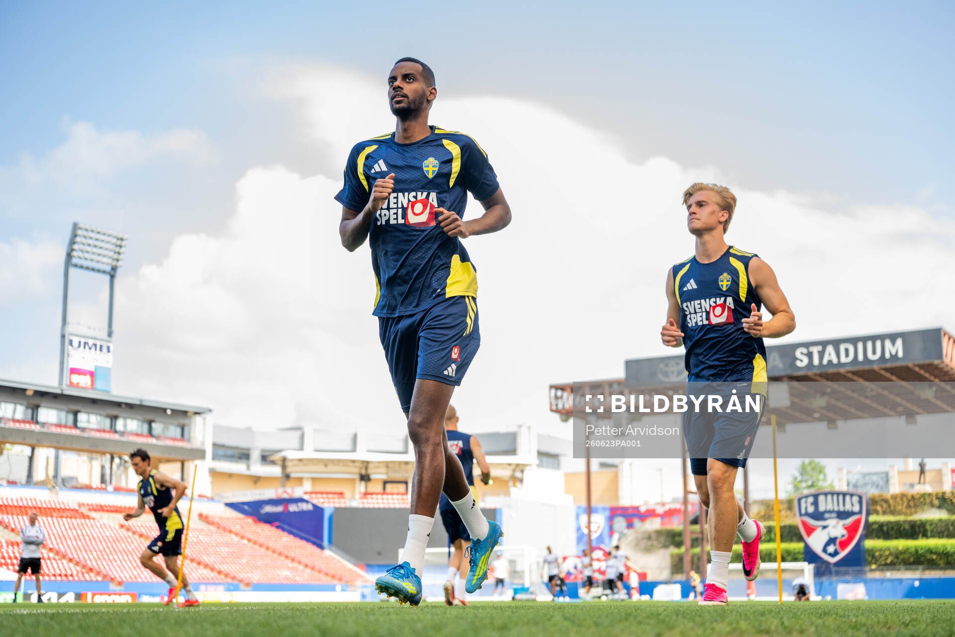 Alexander Isak and Lucas Bergvall of the Swedish national
