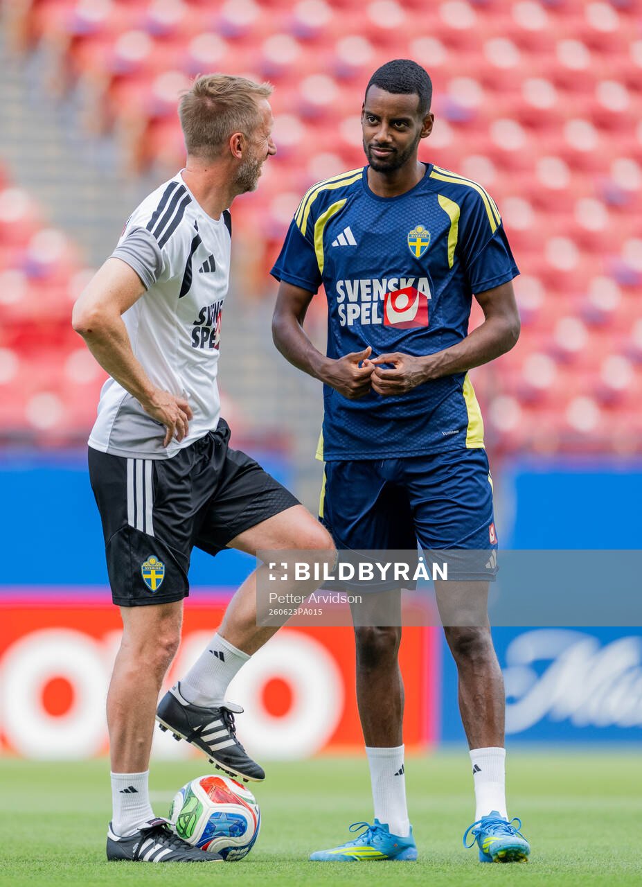 Head coach Graham Potter and Alexander Isak of the Swedish