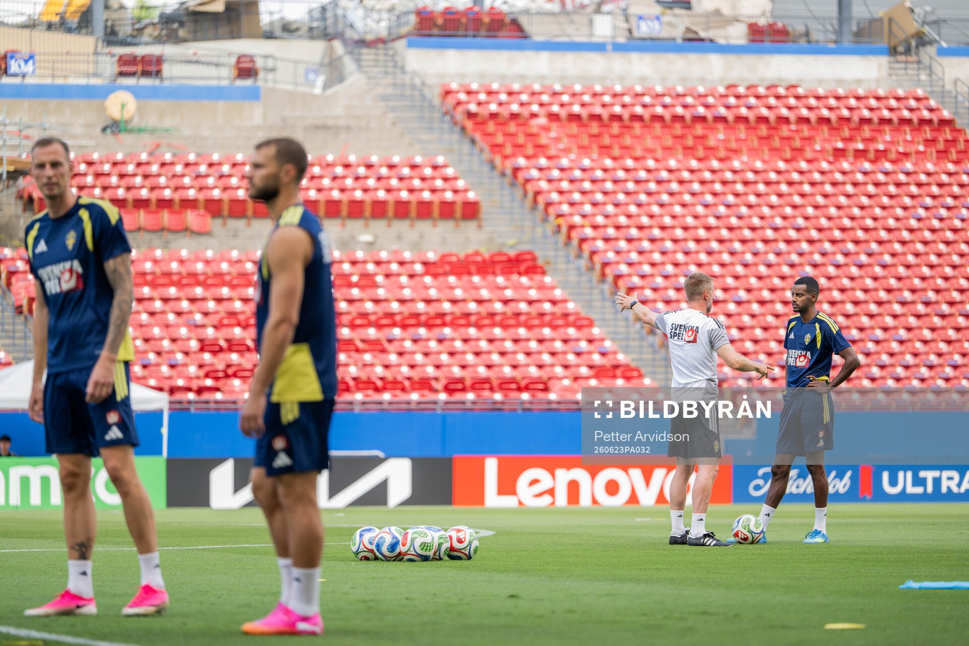 Head coach Graham Potter and Alexander Isak of the Swedish