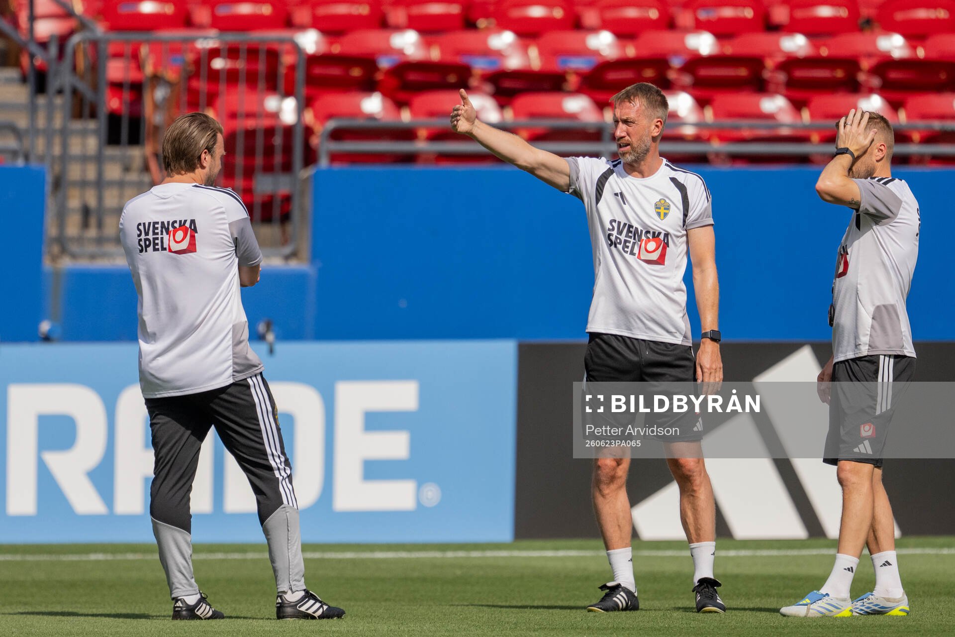 Assistant coach Björn Hamberg, head coach Graham Potter