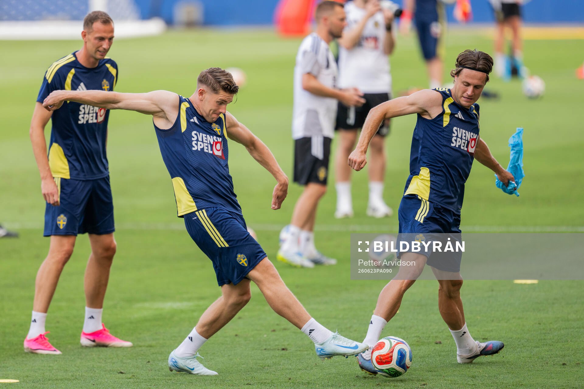 Viktor Gyökeres and Mattias Svanberg of the Swedish