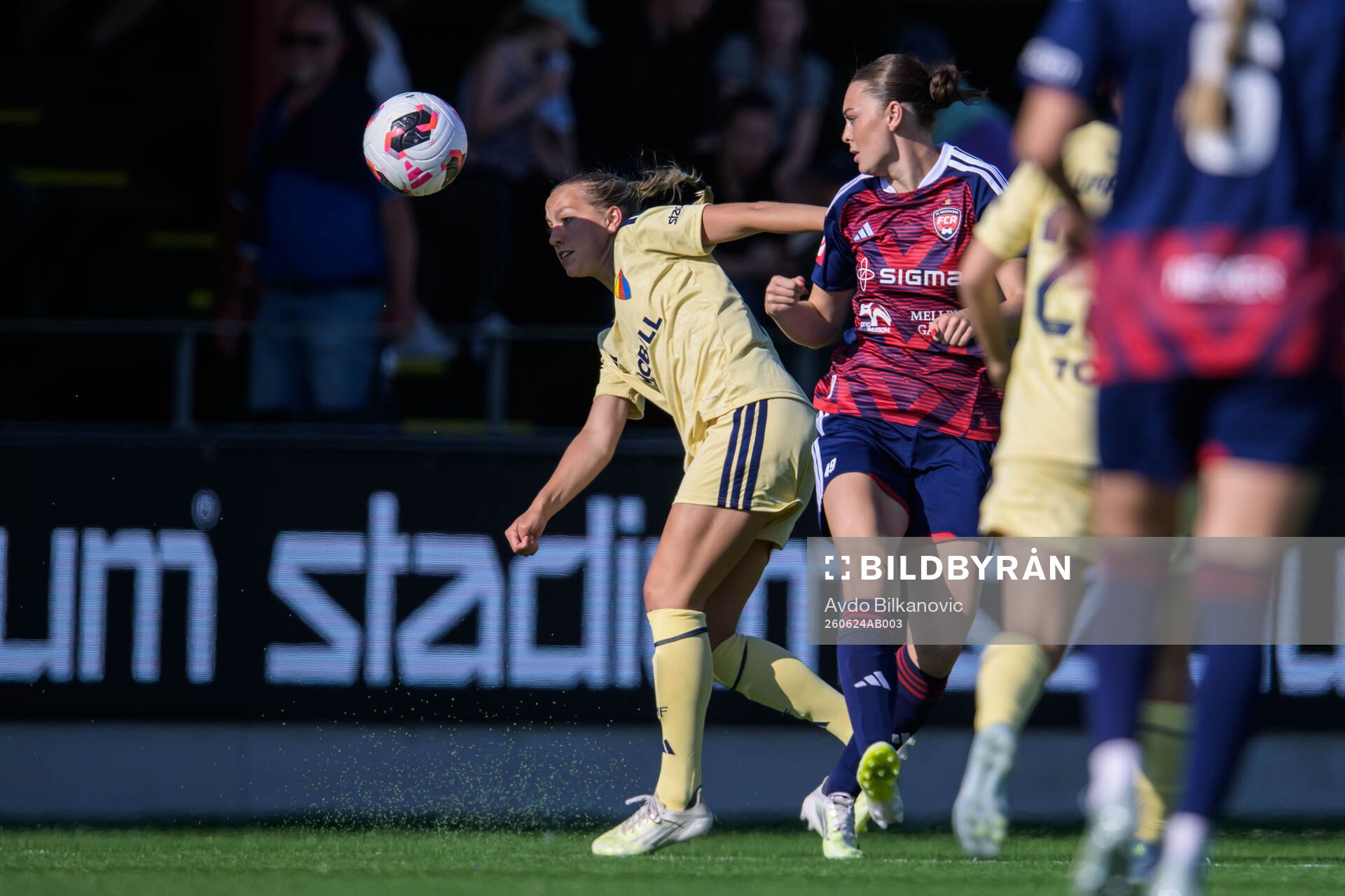 Djurgårdens Sara Eriksson och Rosengårds Alice Enehov