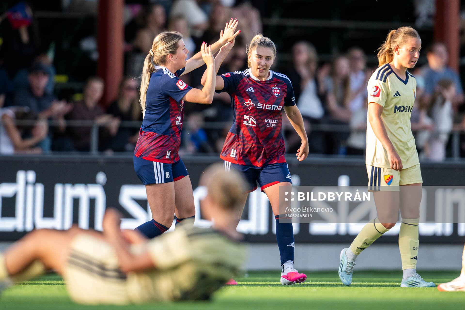 Rosengårds Remy Siemsen och Amanda West jublar
