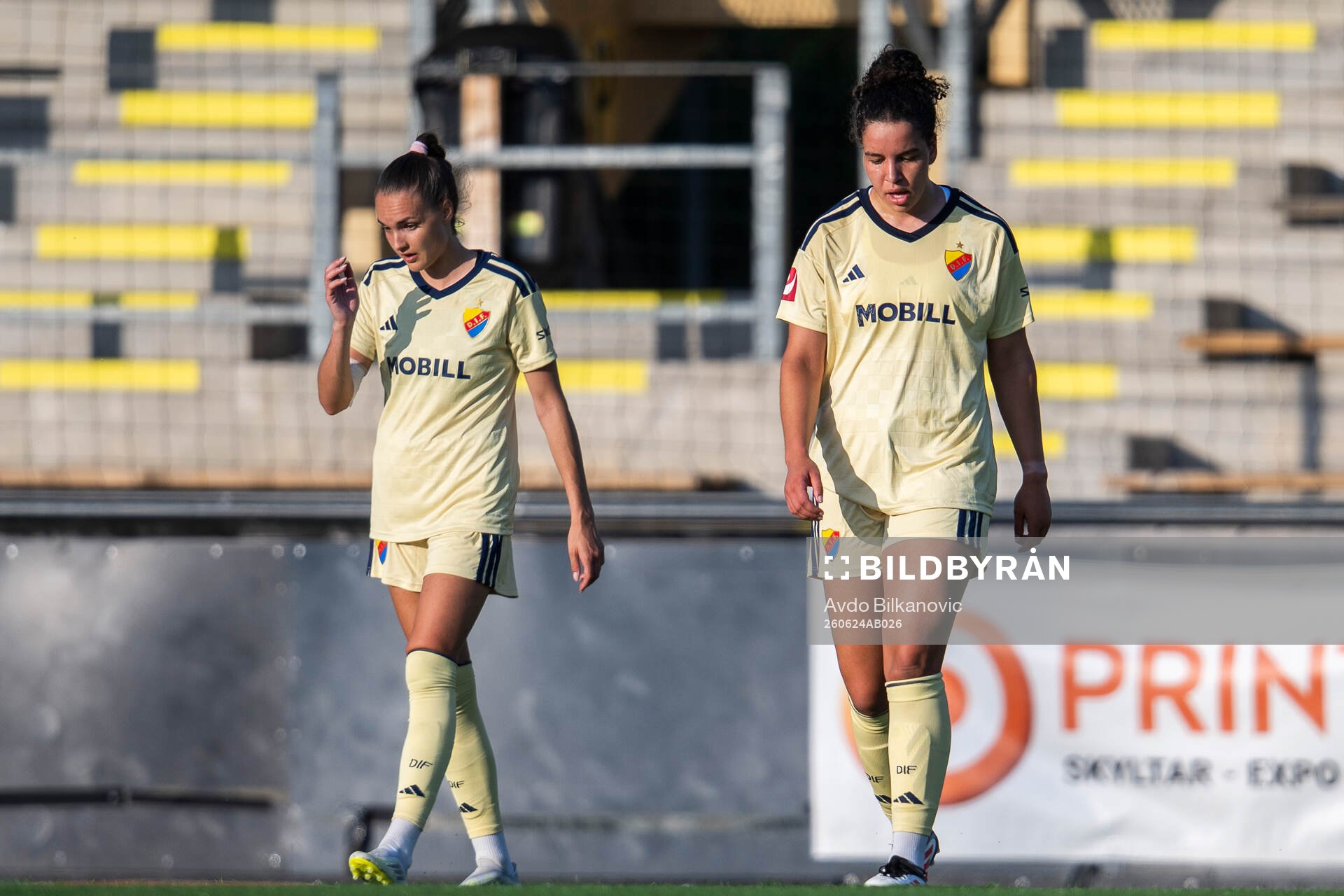 Djurgårdens Camille Ashe och Selma Larsen Svendsen deppar