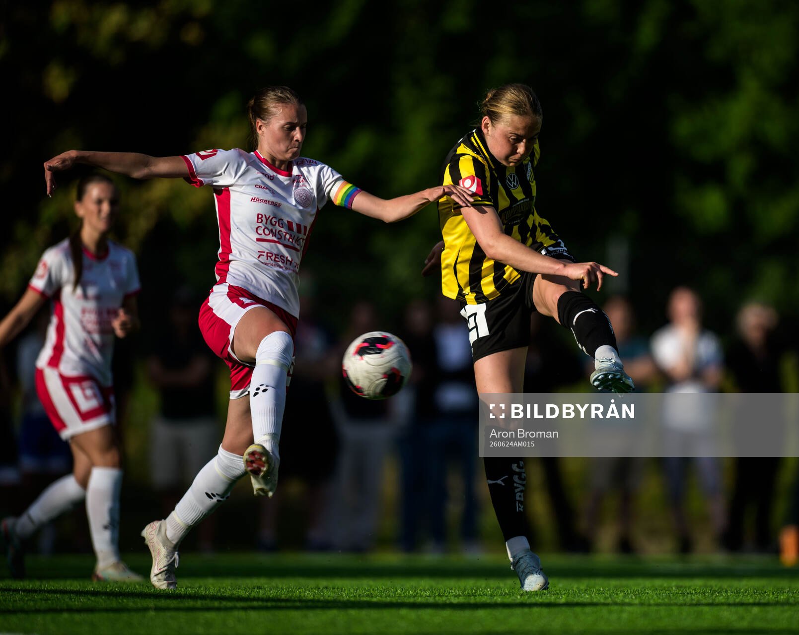 IK Uppsalas Julia Ragnarsson och Häckens Paulina Nyström