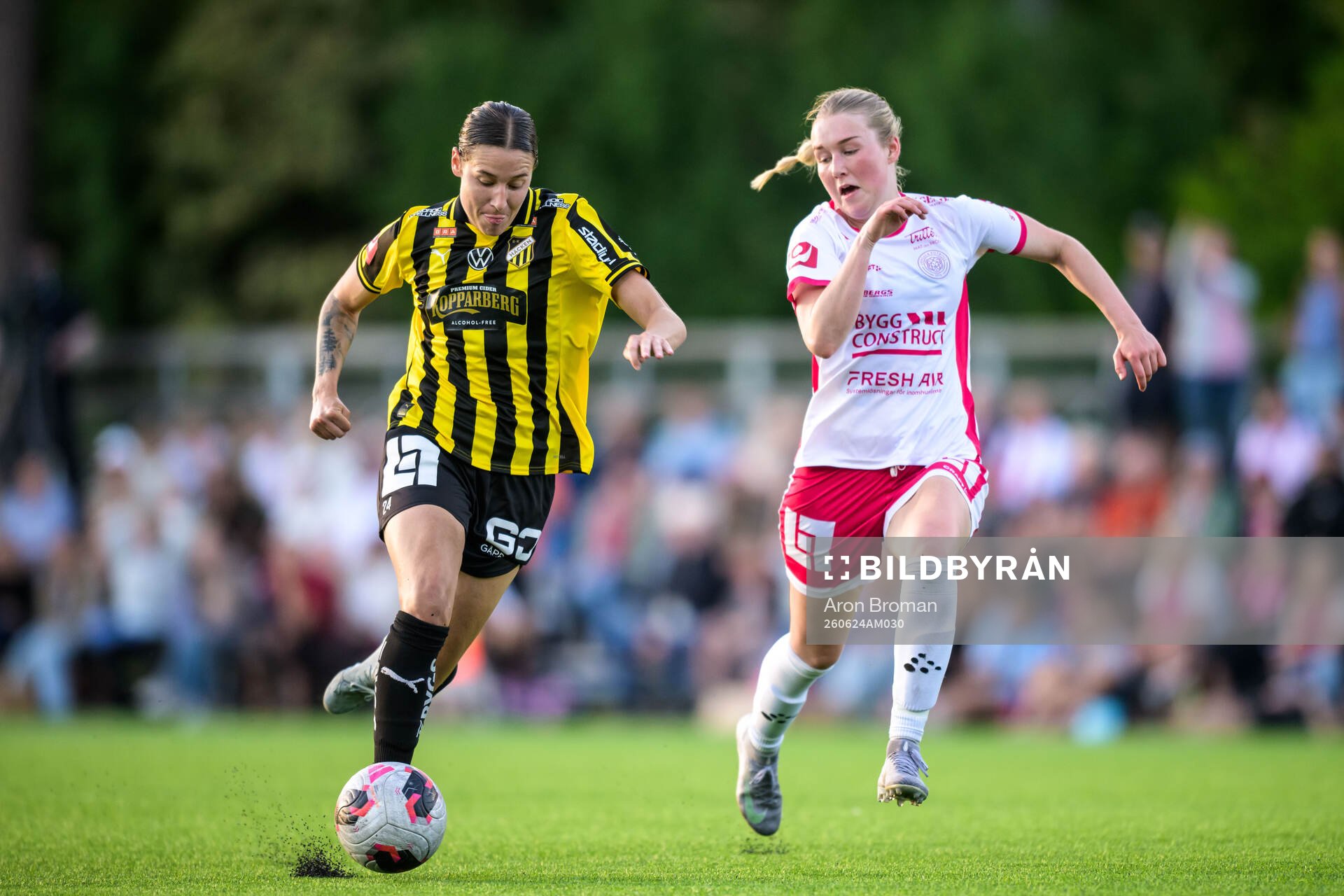 Häckens Tabitha Michelle Tindell och IK Uppsalas Cecilia Ek
