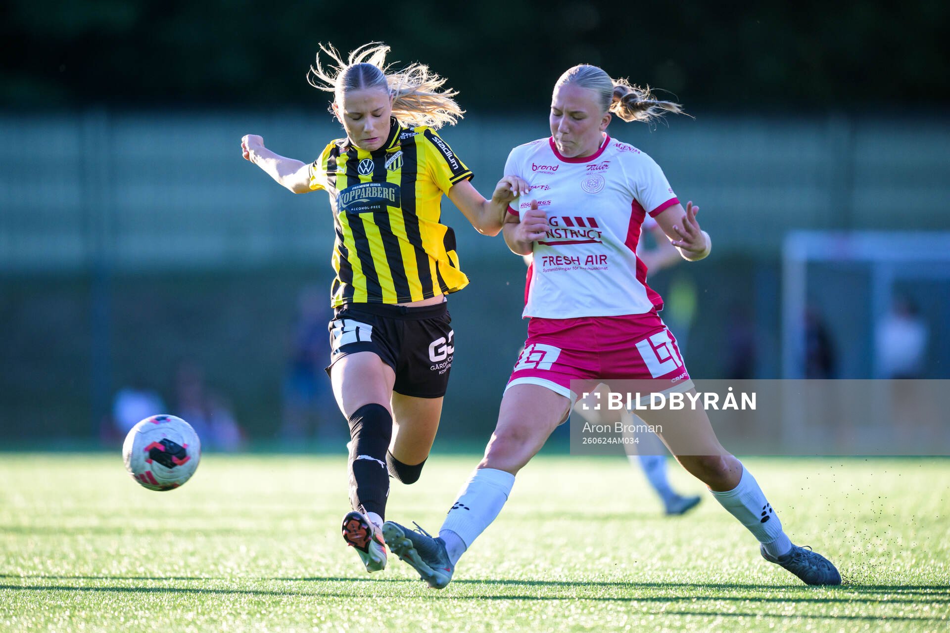 Häckens Tilde Karlsson och IK Uppsalas Cecilia Ek