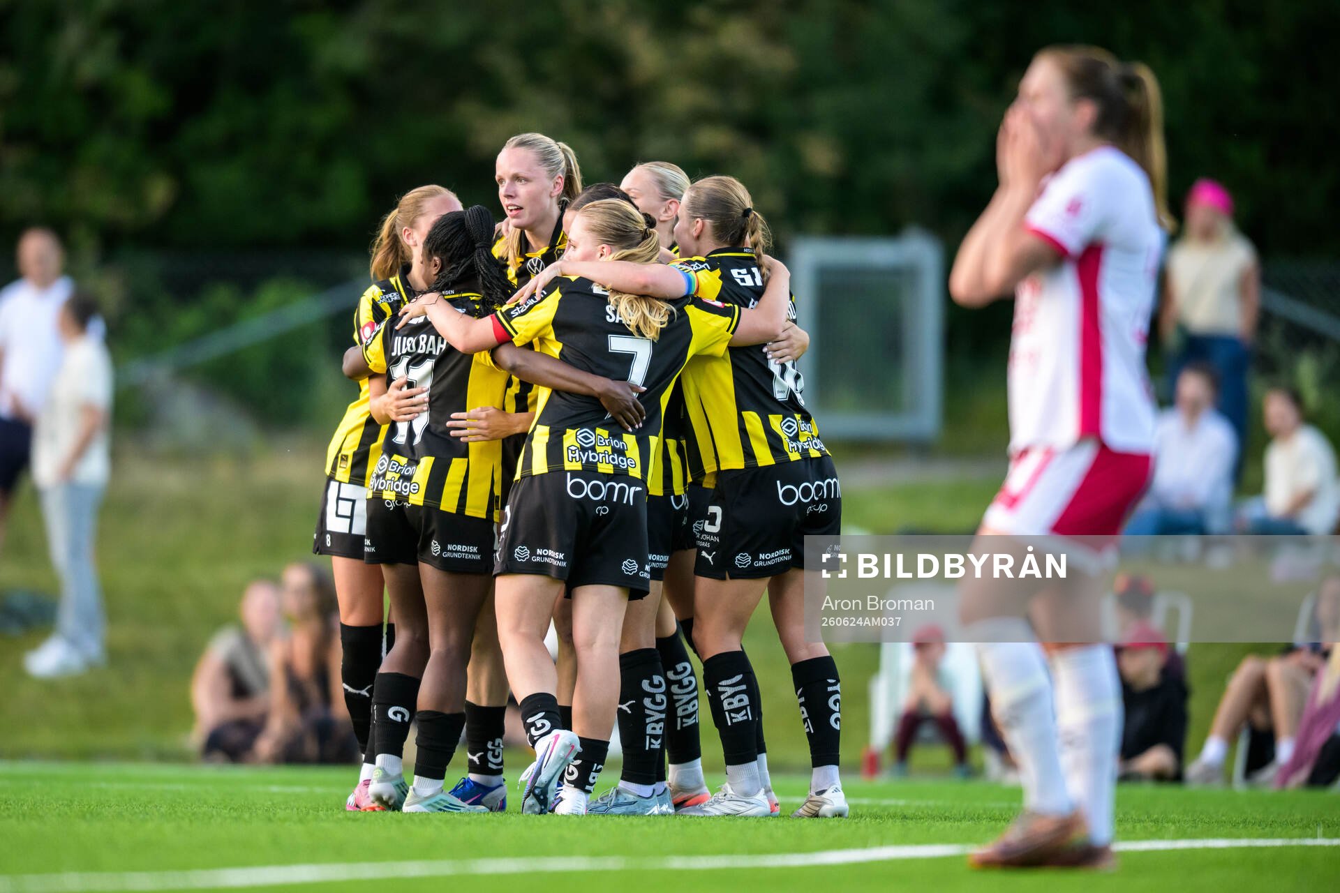 Häckens Thelma Pálmadottir jublar