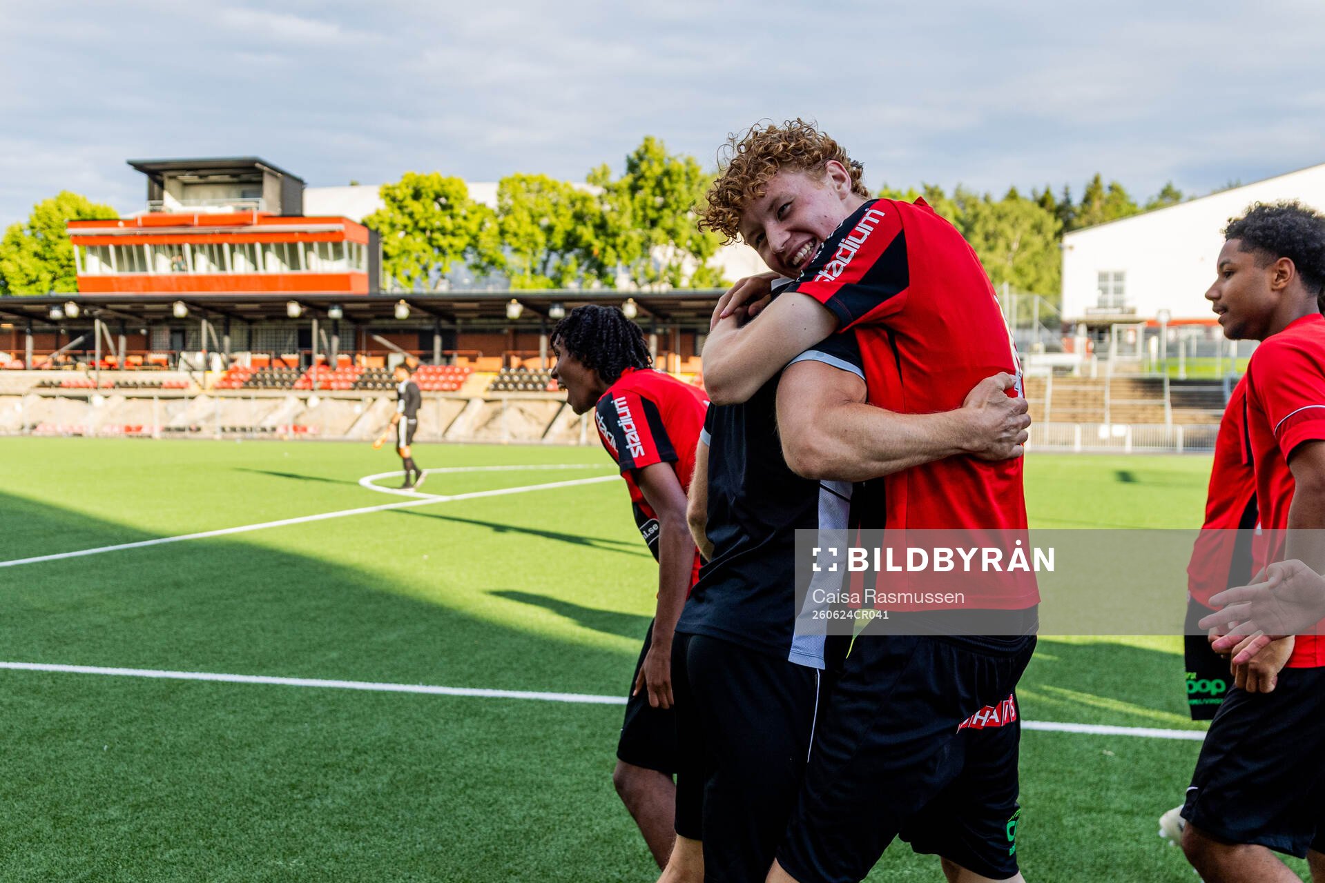 Brommapojkarnas Simon Helling jublar