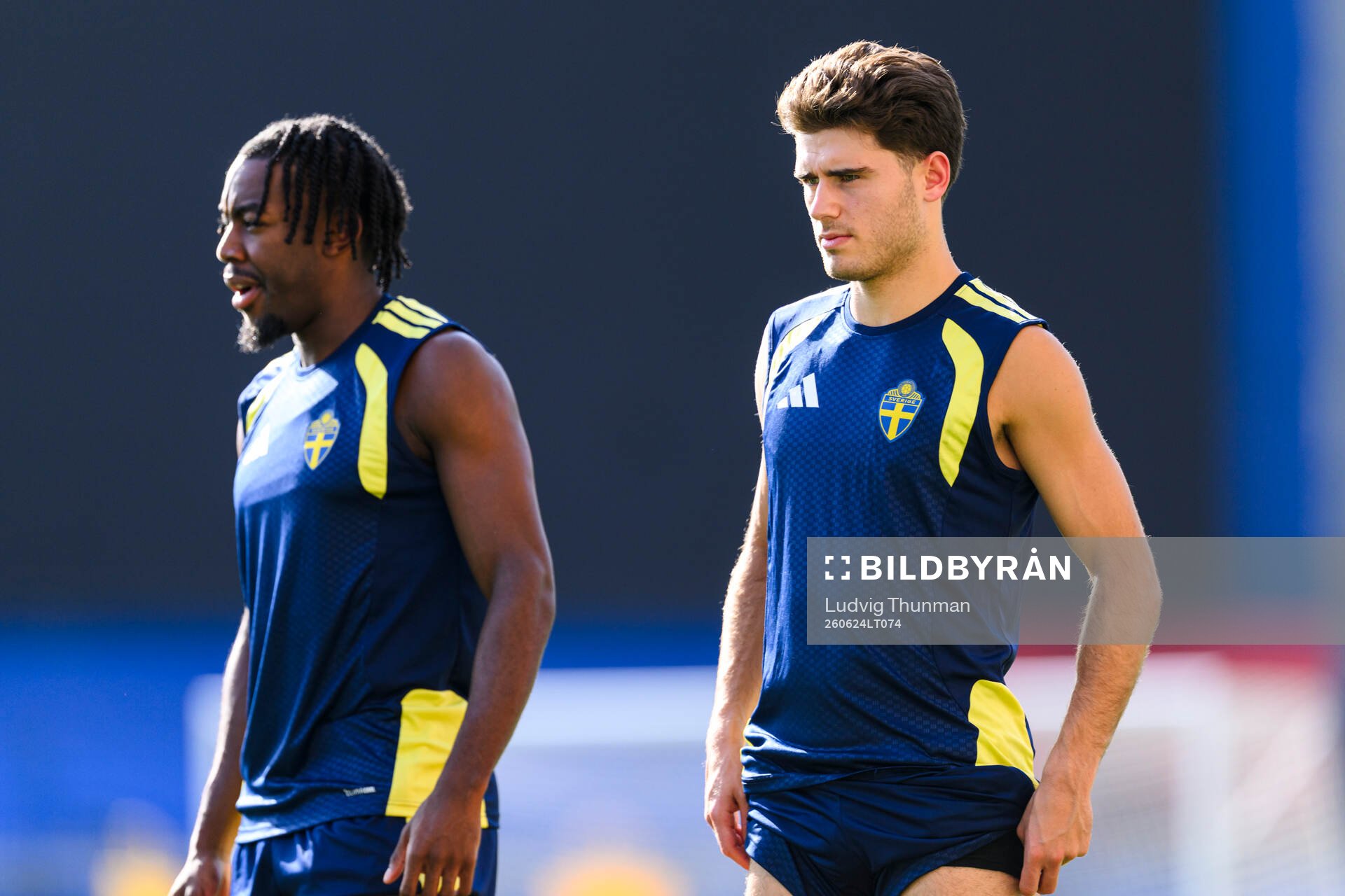 Anthony Elanga and Besfort Zeneli of the Swedish national