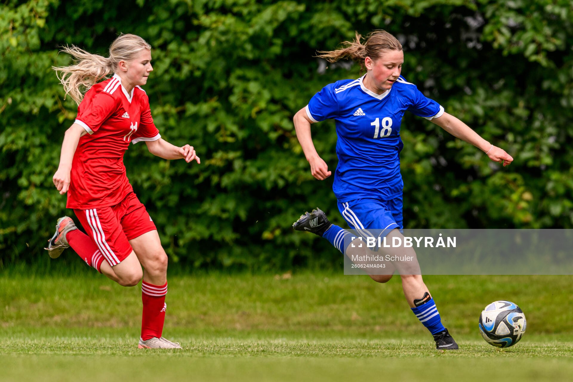 Stina Wigzell och Alicia Sjöberg