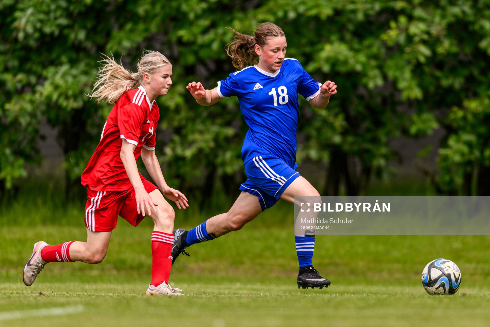 Stina Wigzell och Alicia Sjöberg