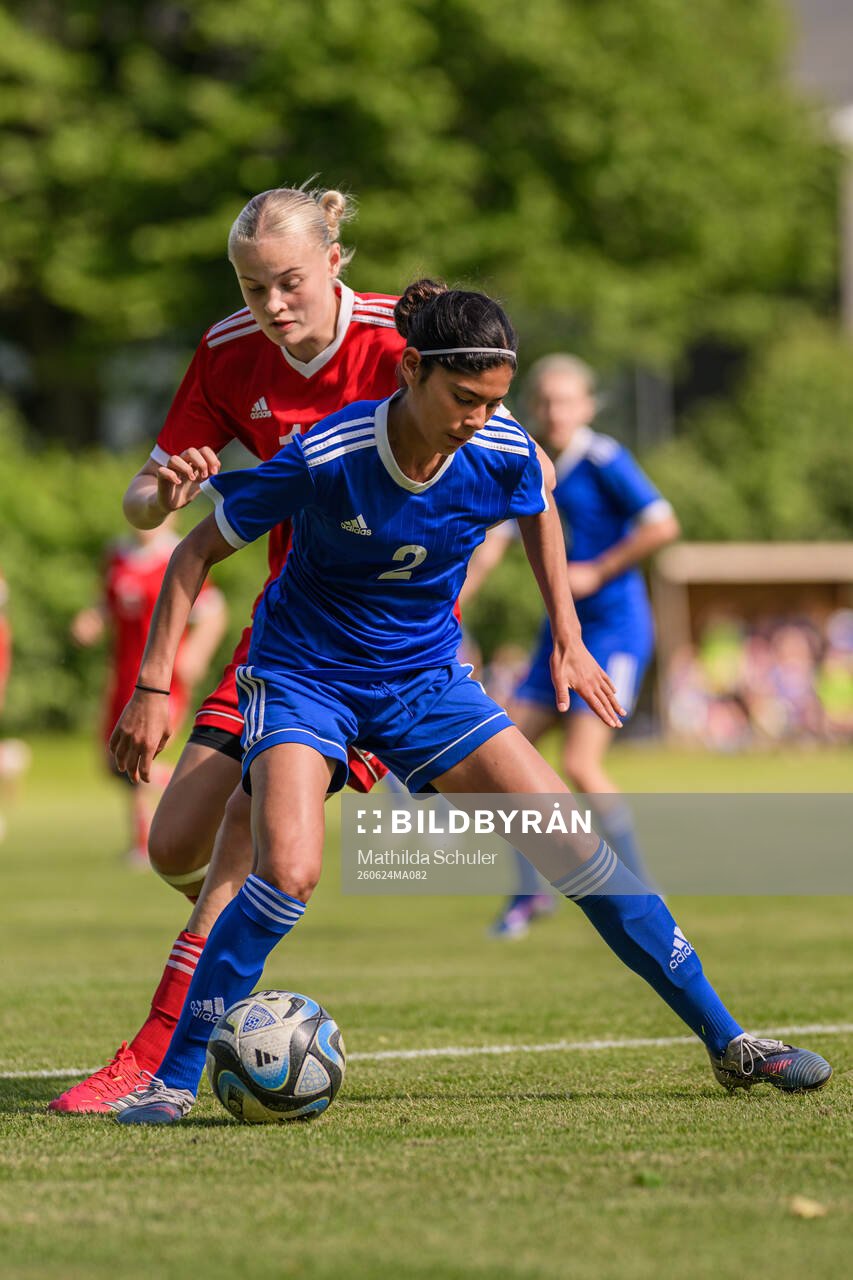 Stina Wigzell och Clara Blomqvist