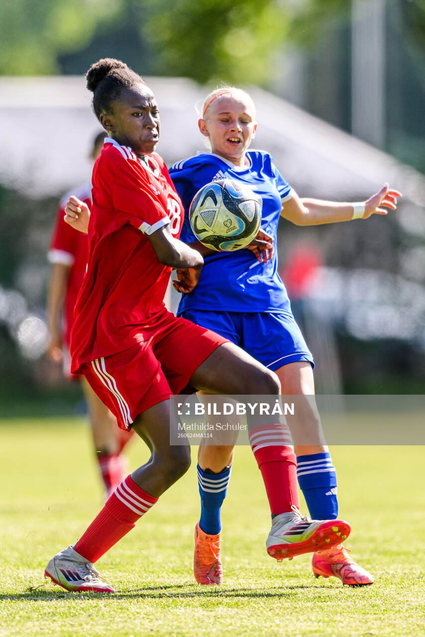 Auma Ching Chong och Emma Forsberg