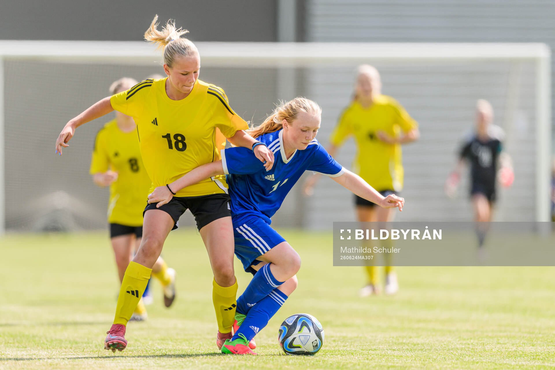 Thea Wigren, IFK Lidingö FK  och Alva Andersson Holmqvist,