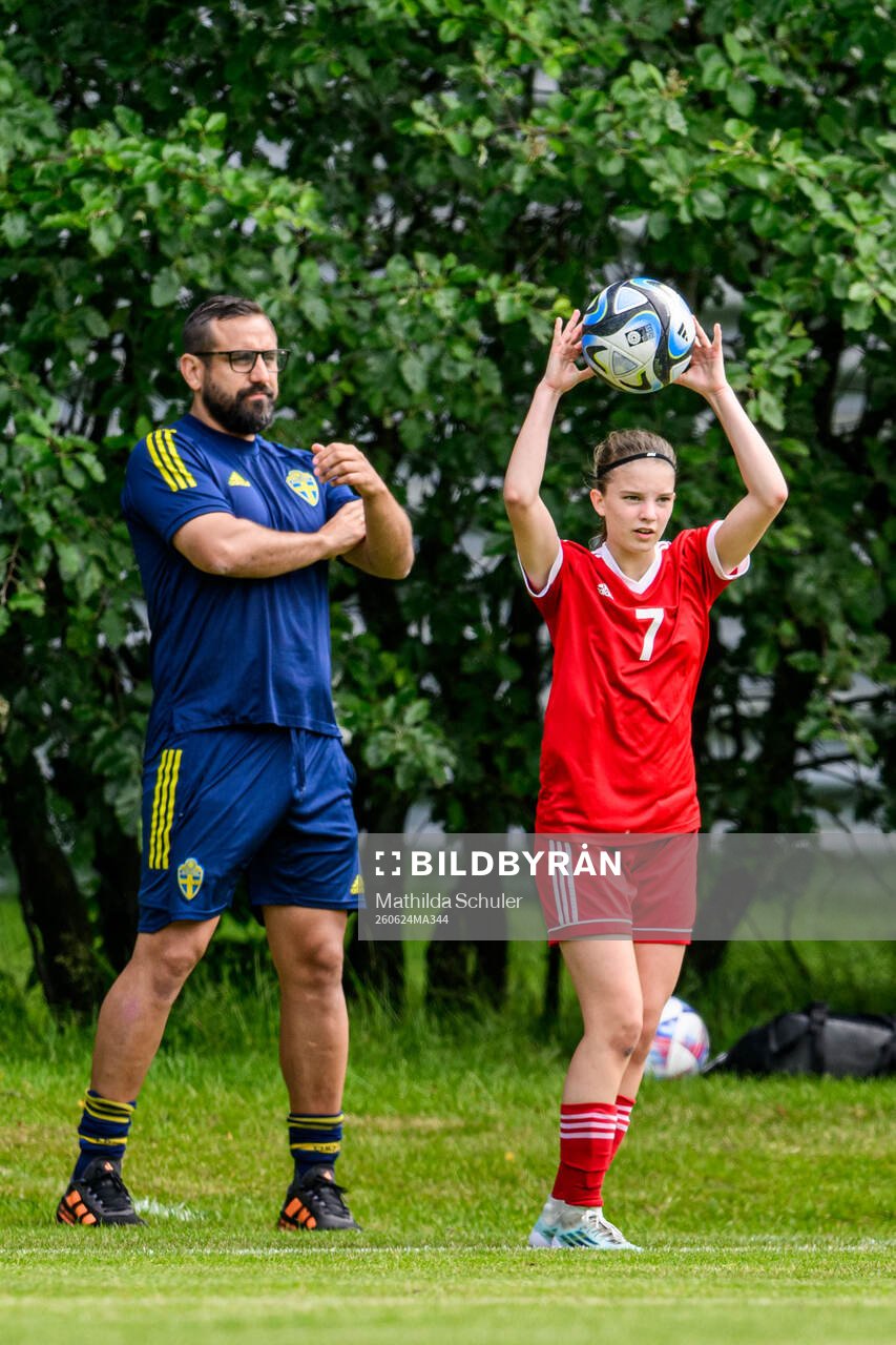 Ledare Claudio Pereyra och Lisa Ålstig, AIK FF