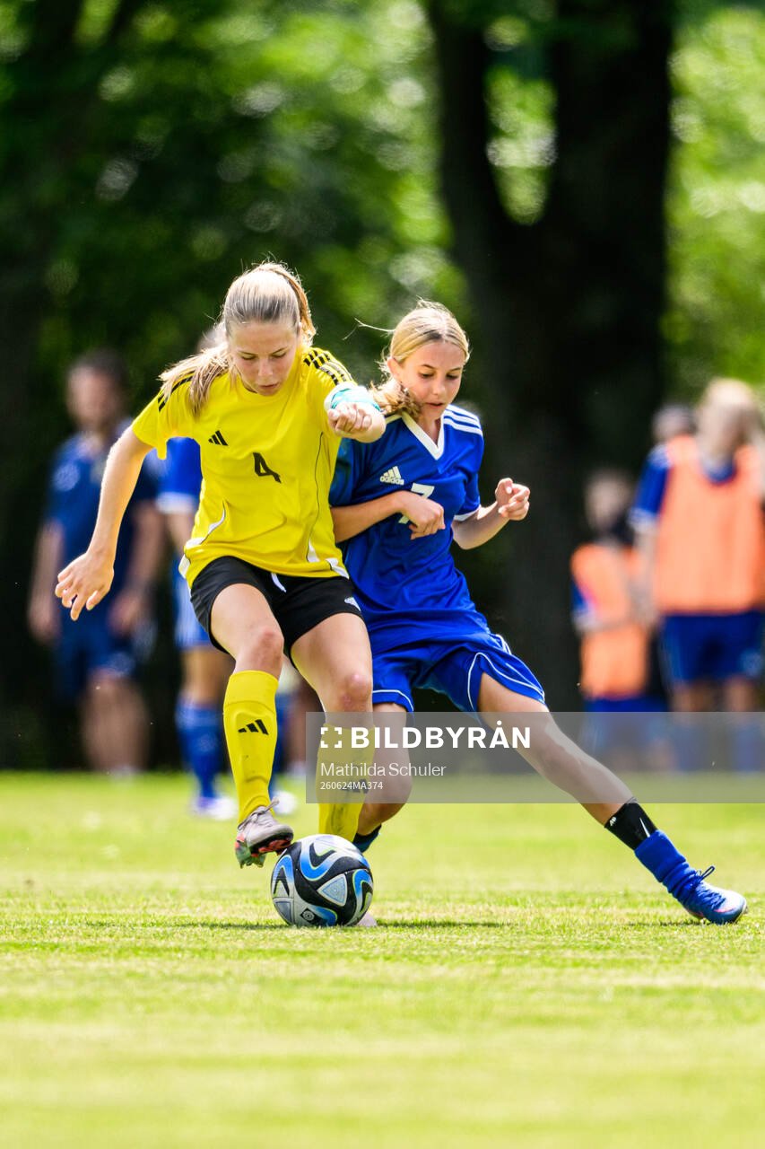 Andrea Nylöf, Djurgårdens IF FF och Freja Andersson,