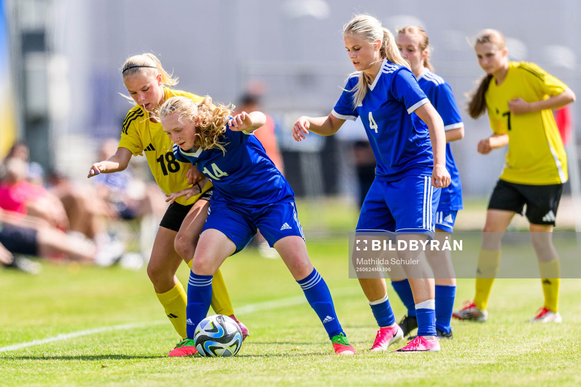 Thea Wigren, IFK Lidingö FK  och Alva Andersson Holmqvist,