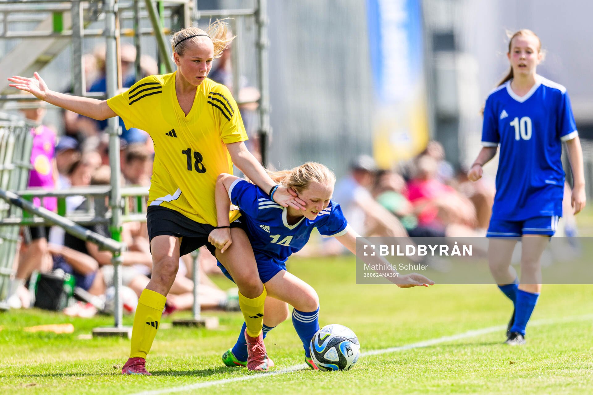 Thea Wigren, IFK Lidingö FK  och Alva Andersson Holmqvist,