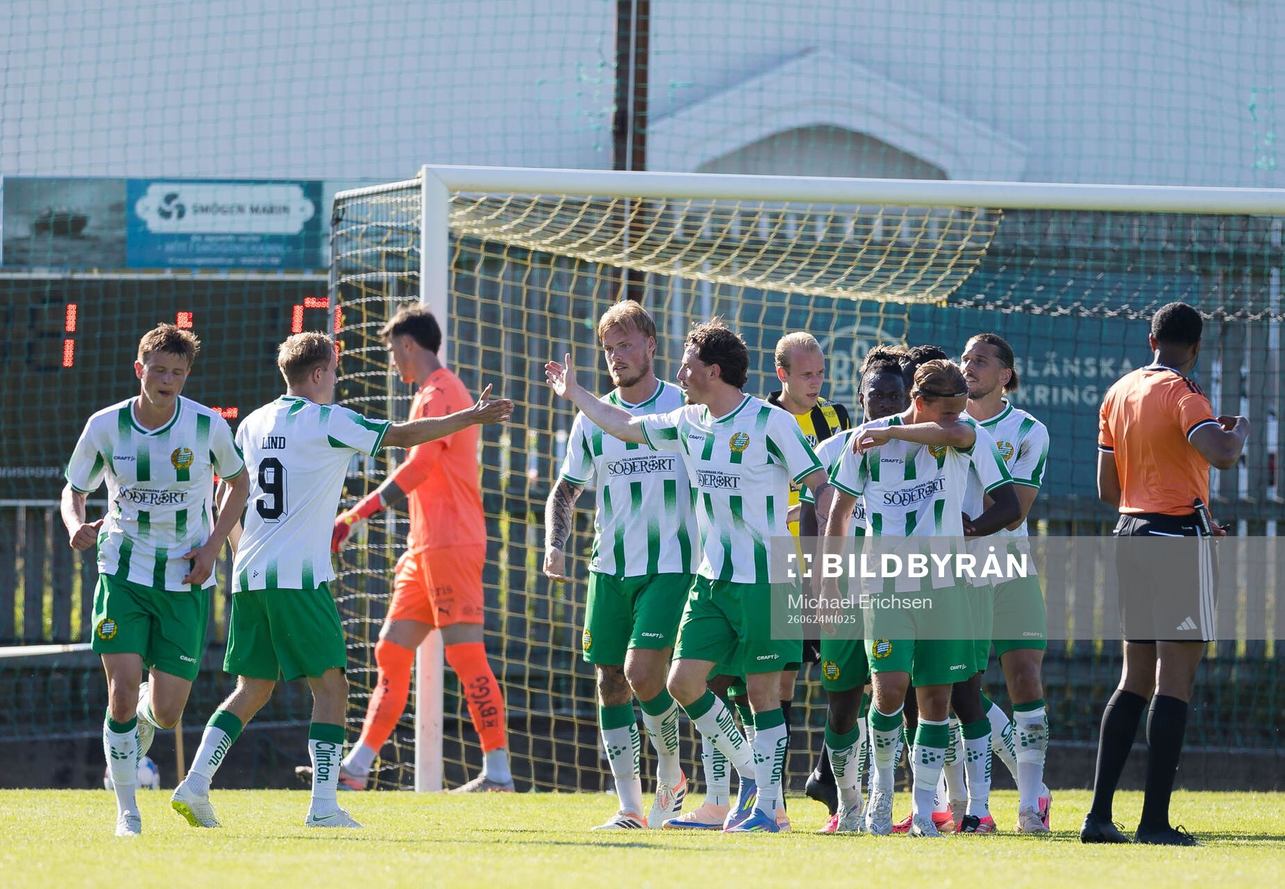 Hammarbys Victor Lind jublar