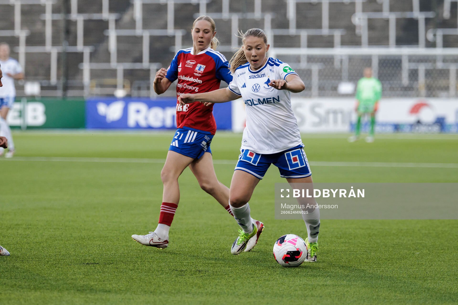 Vittsjös Milla Larsson och IFK Norrköpings Emma Engström