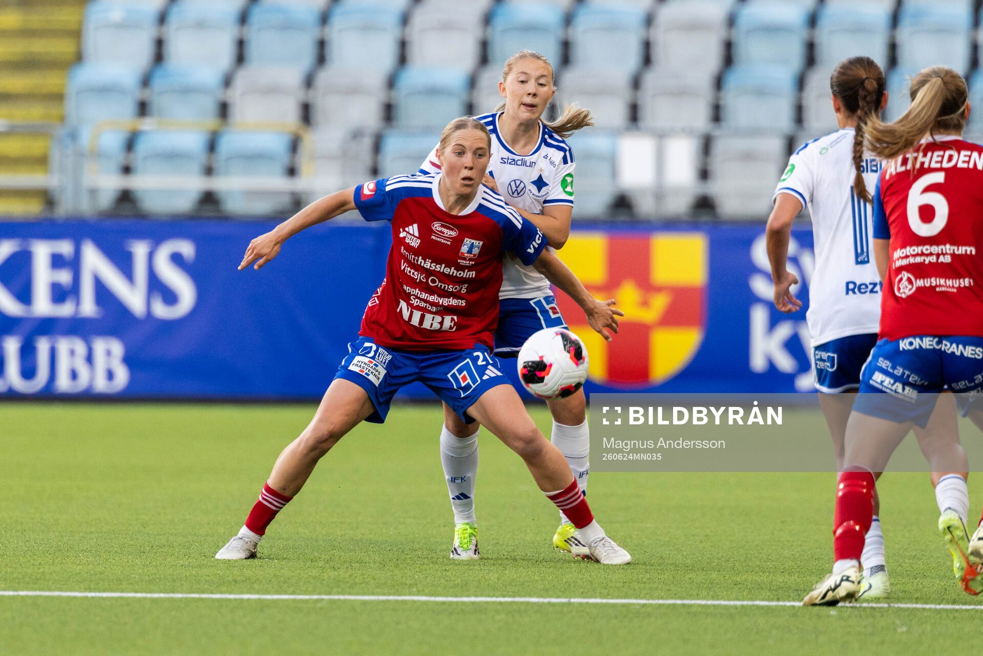Vittsjös Milla Larsson och IFK Norrköpings Paula Broddner