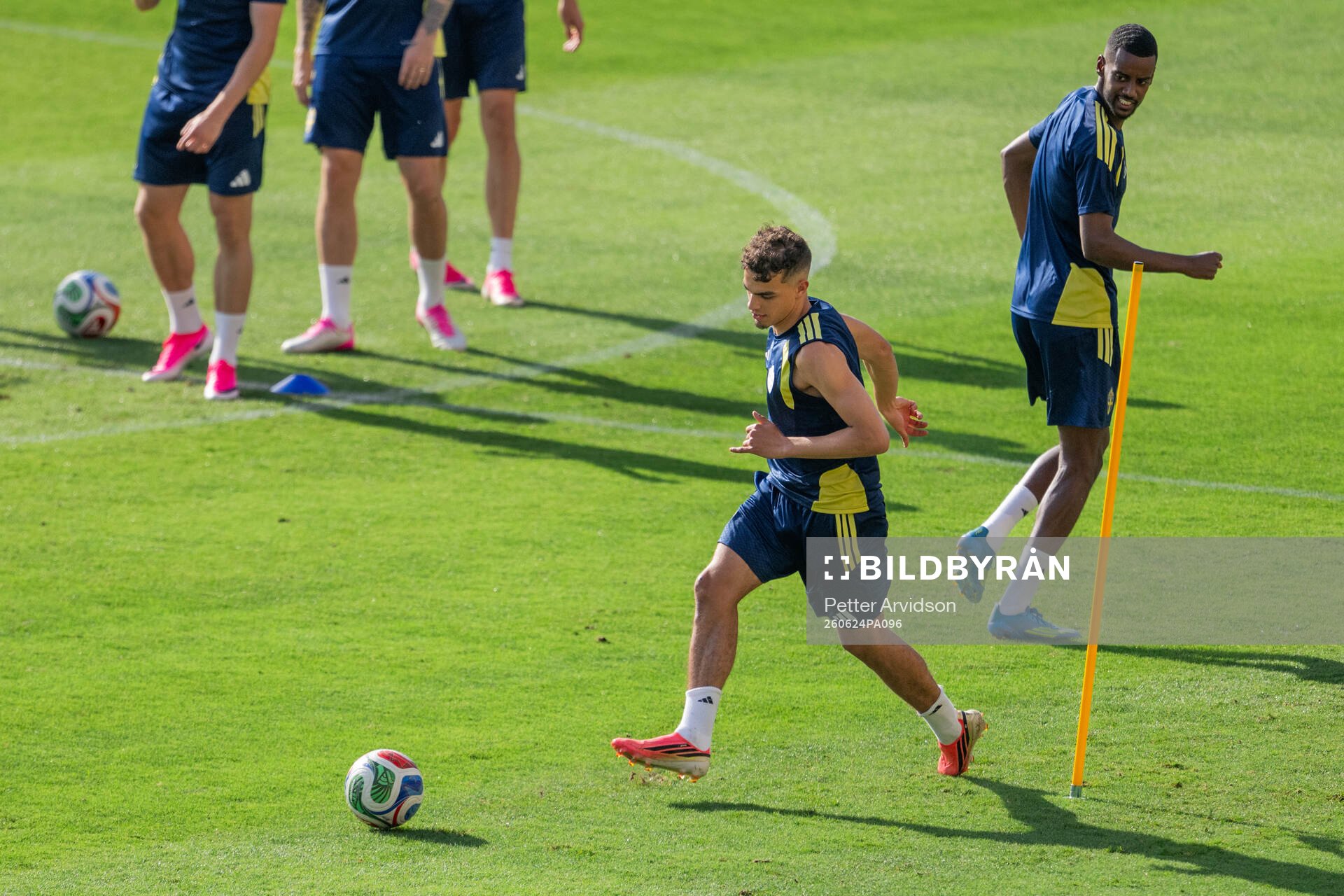 Yasin Ayari and Alexander Isak of the Swedish national