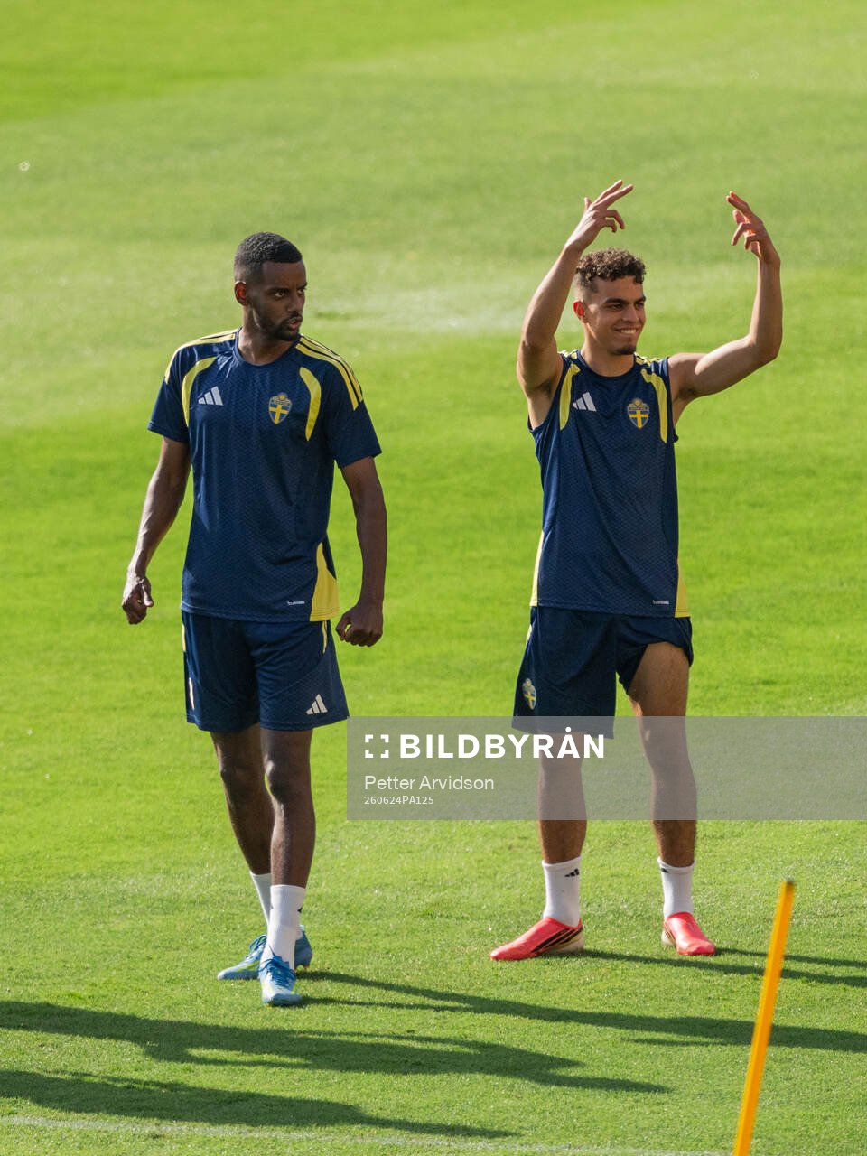 Alexander Isak ans Yasin Ayari of the Swedish national