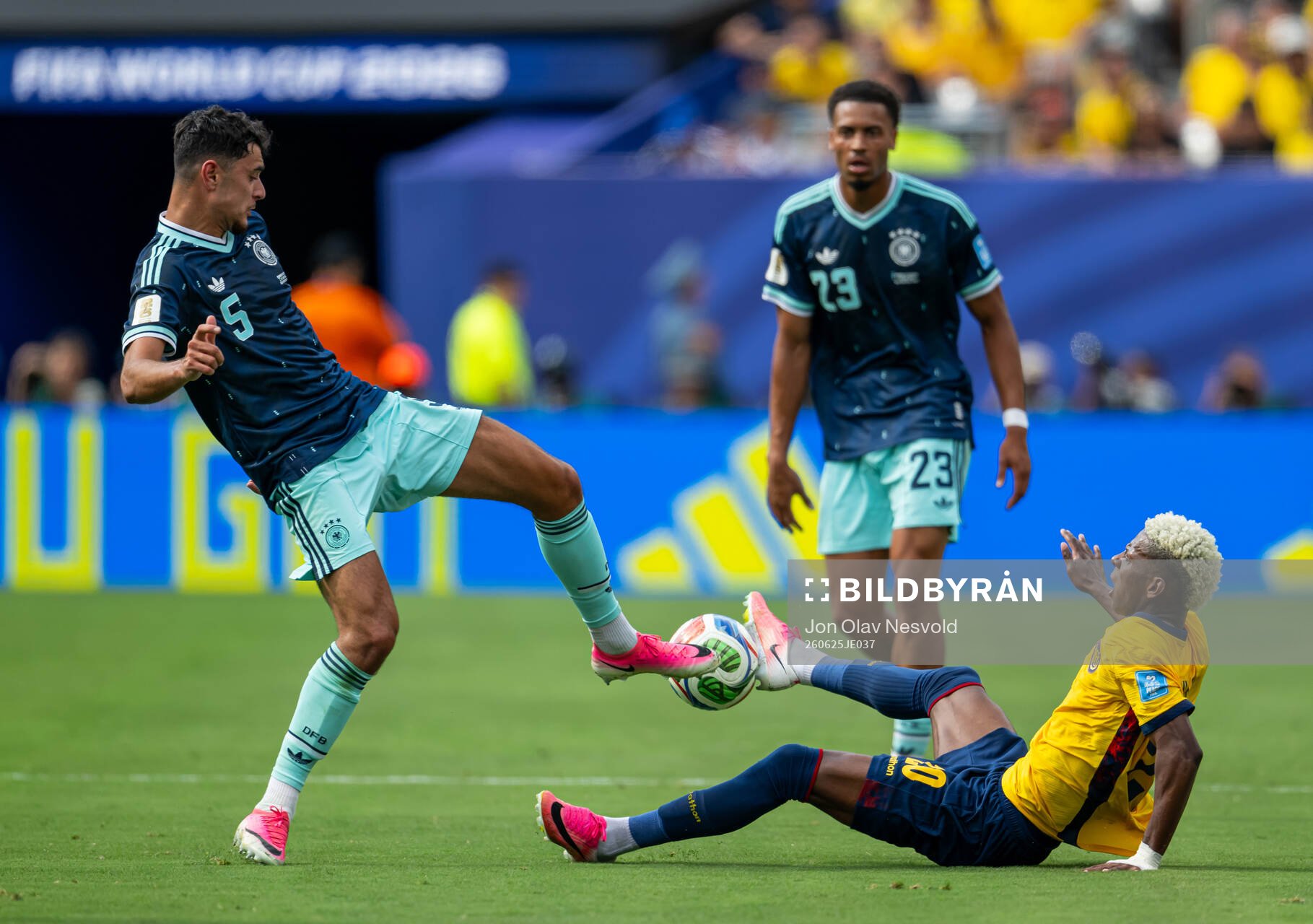 Aleksandar Pavlovic of Germany and Nilson Angulo of Ecuador