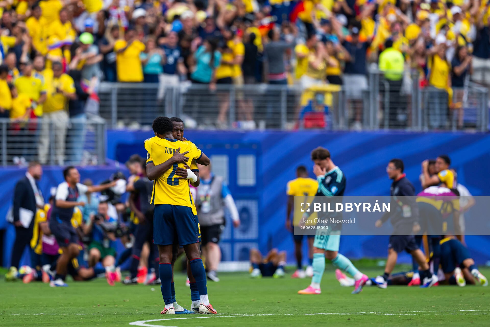 Felix Torres and Willian Pacho of Ecuador celebrate