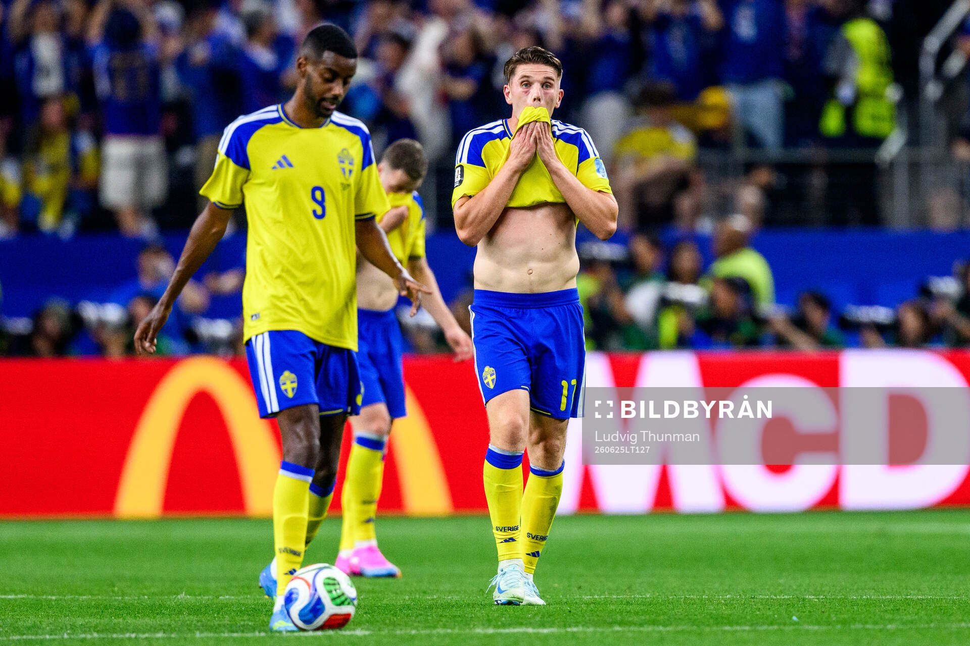 Alexander Isak and Viktor Gyökeres of Sweden looks dejected
