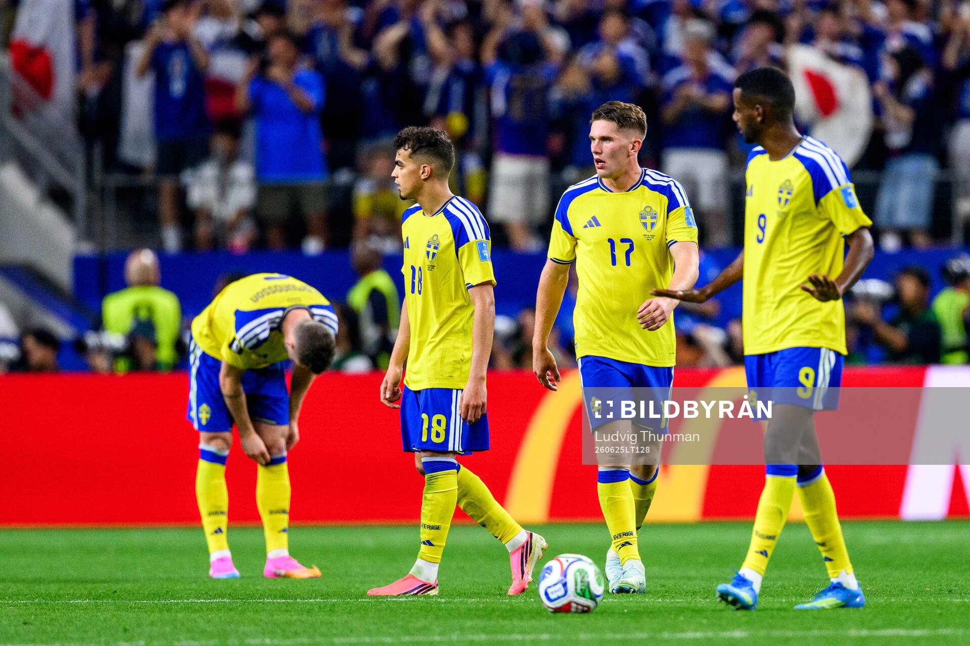 Viktor Gyökeres and Alexander Isak of Sweden looks dejected